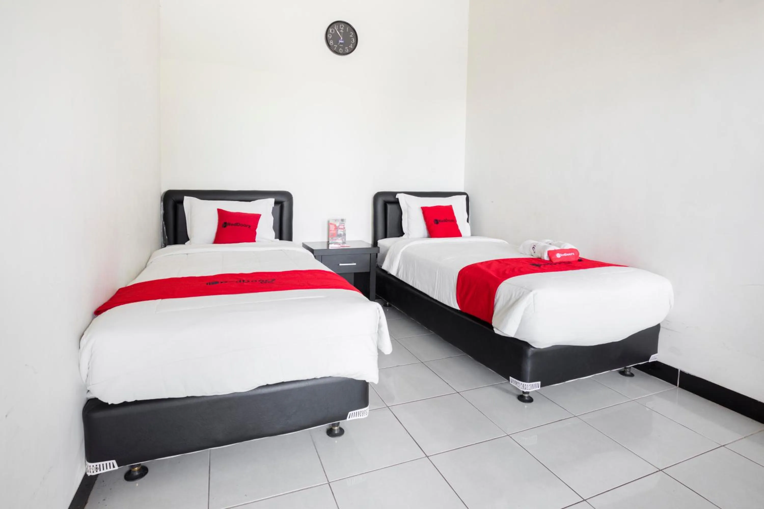 Twin Room in RedDoorz Plus @ Purwodadi