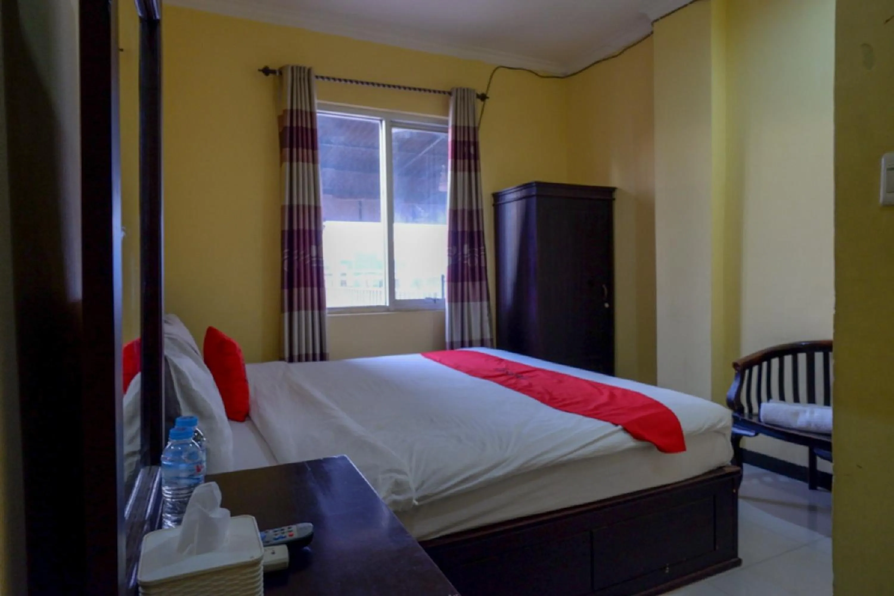 Deluxe Room in RedDoorz near Citraland Waterpark Kendari