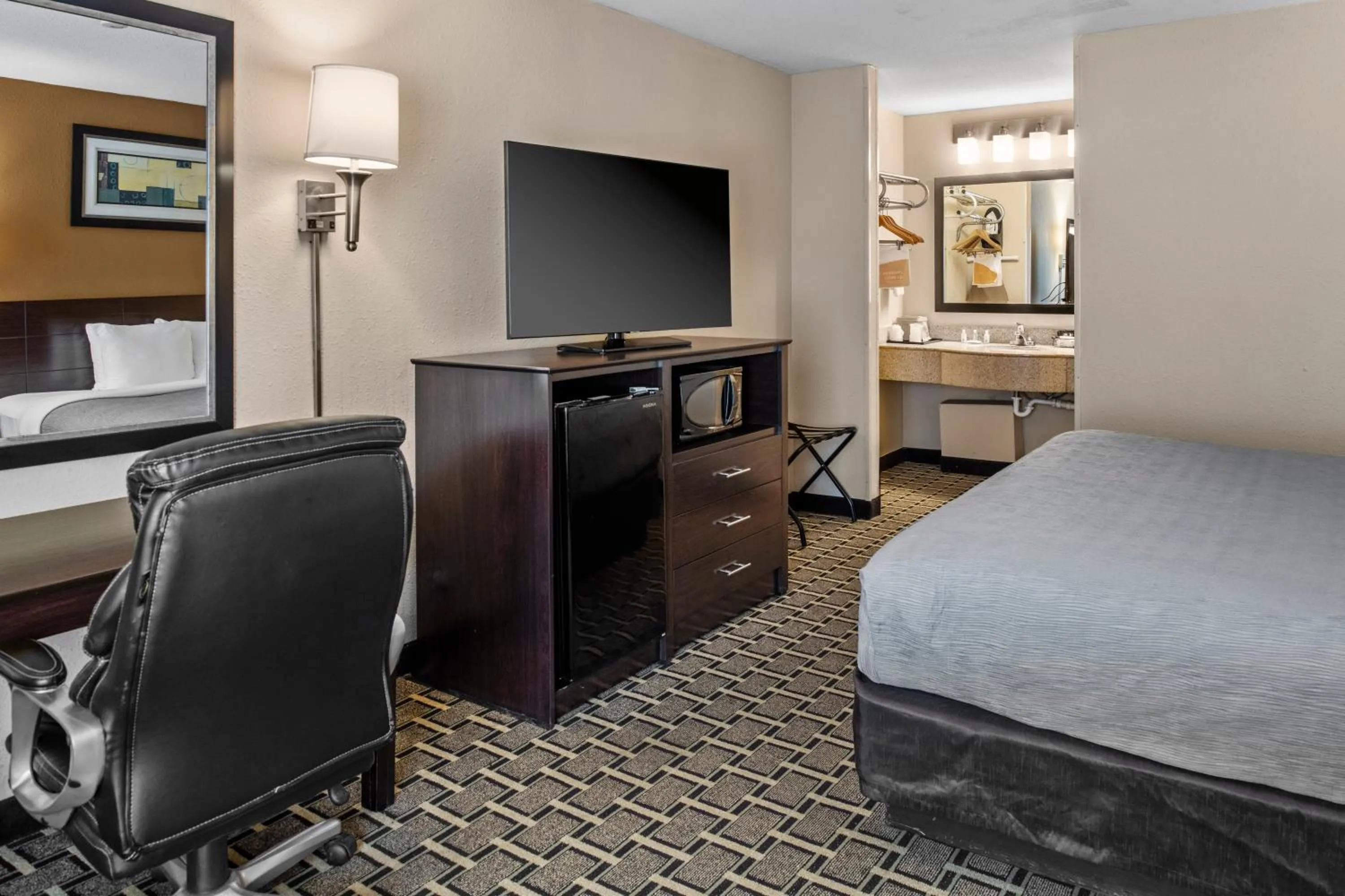 King Room - Accessible/Non-Smoking in Quality Inn Kingsland