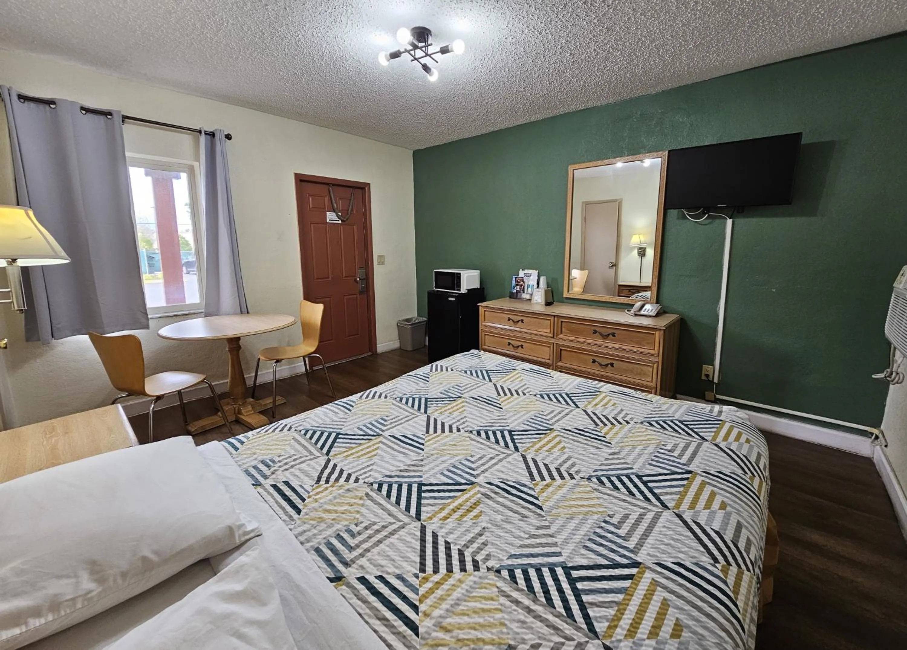 Queen Room - Smoking in Rodeway Inn Fort Pierce US Highway 1