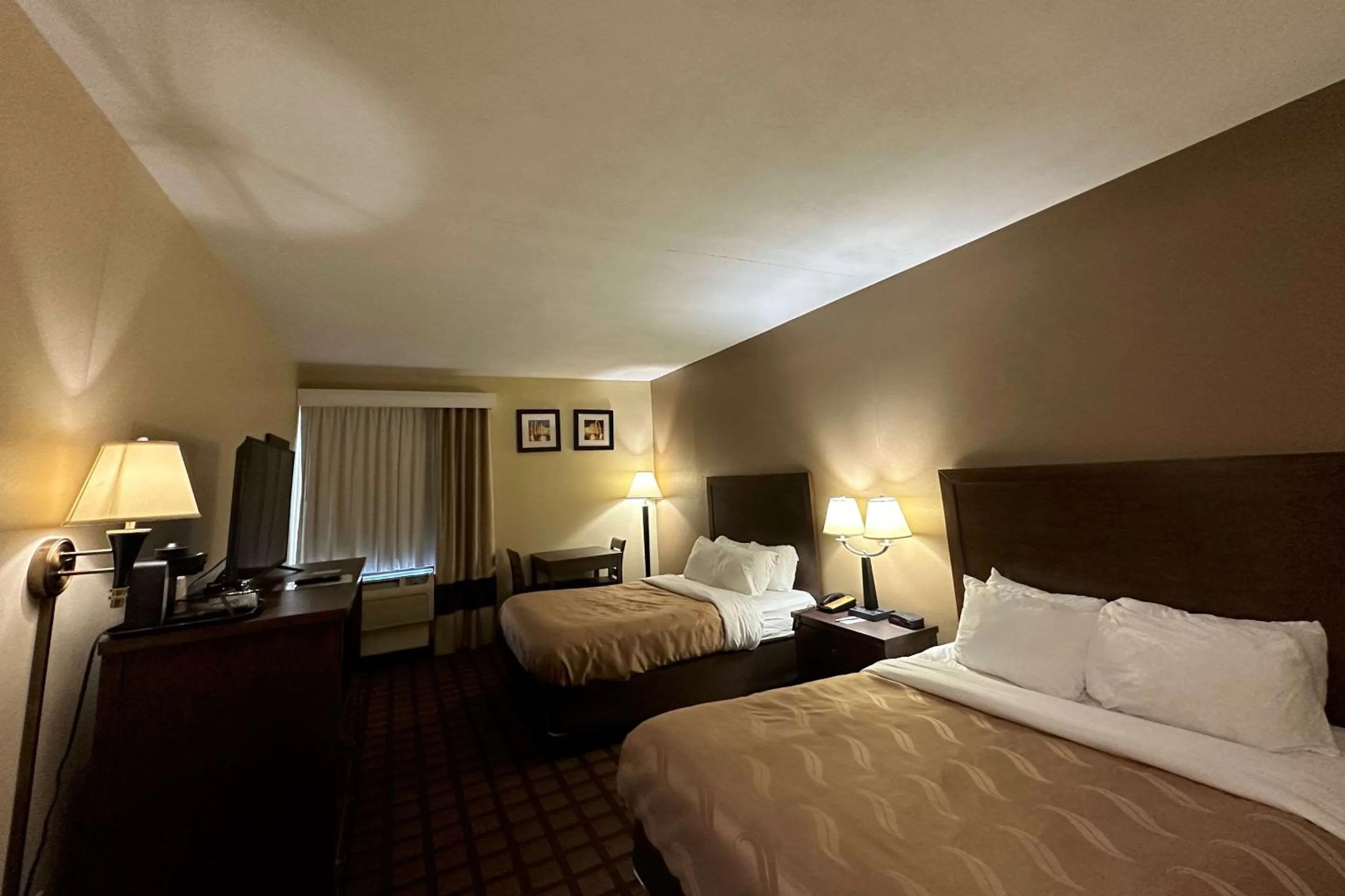 Queen Room with Two Queen Beds - Non-Smoking in Quality Inn Perryville I-55