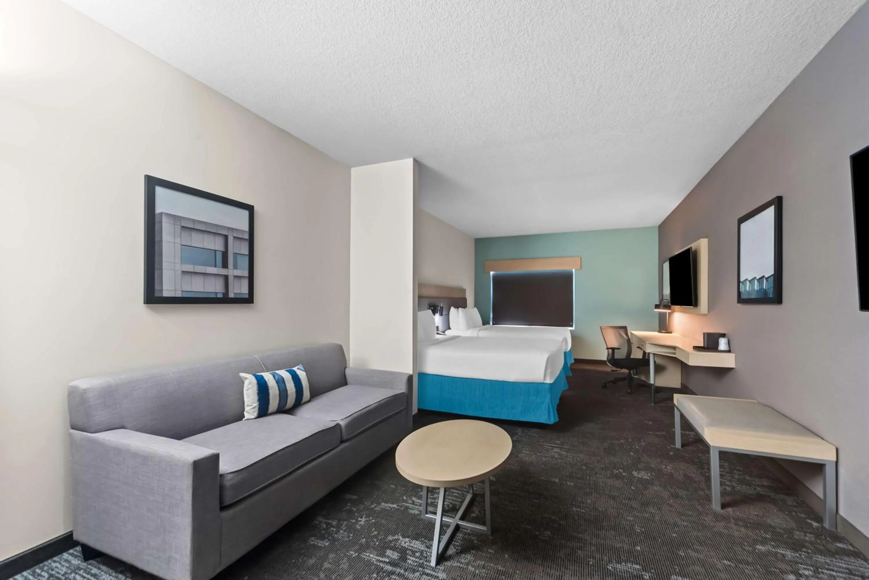 Queen Suite with Two Queen Beds and Sofa Bed in Best Western Plus Ogallala Inn