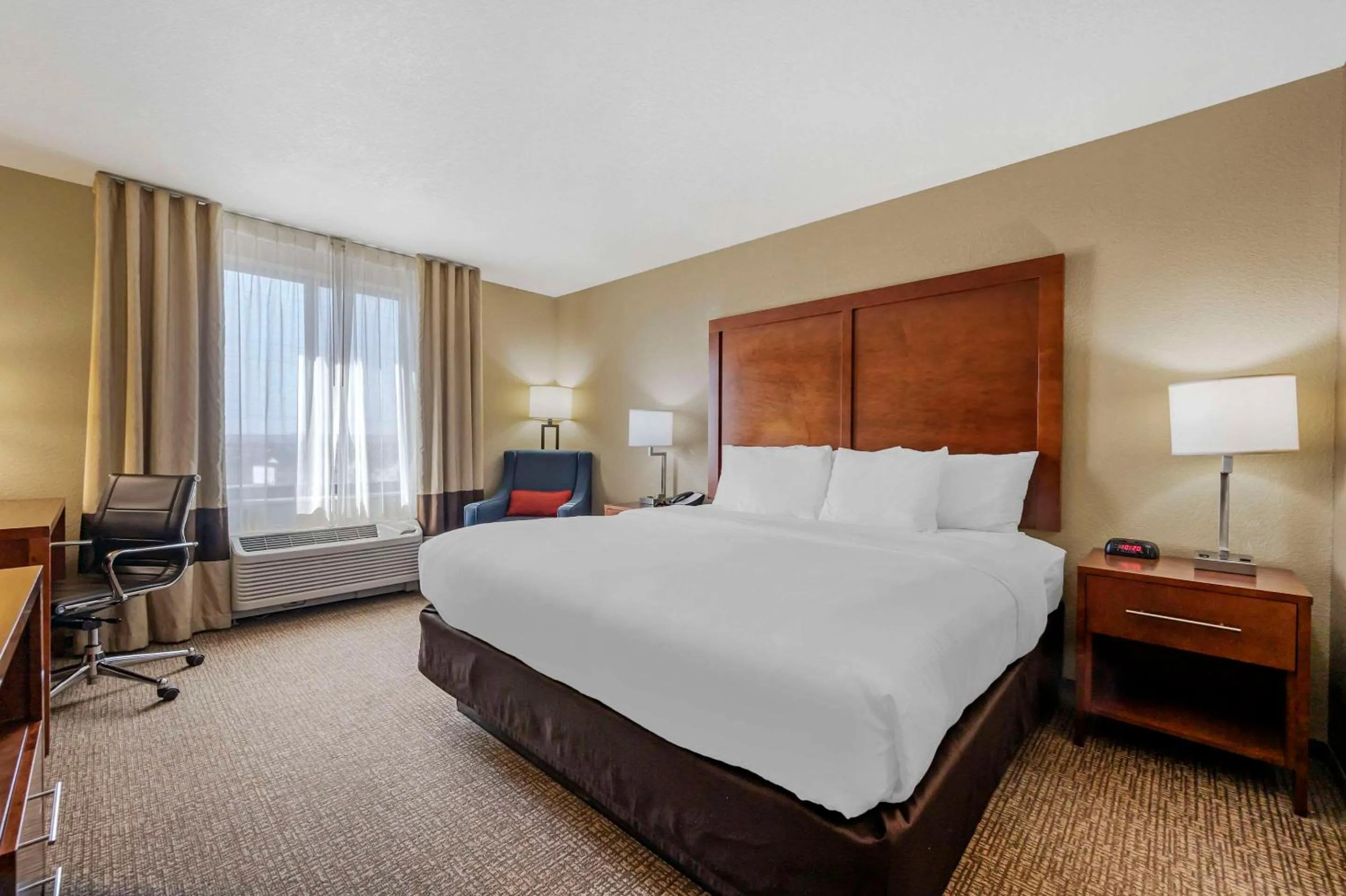 King Room - Non-Smoking in Comfort Inn & Suites