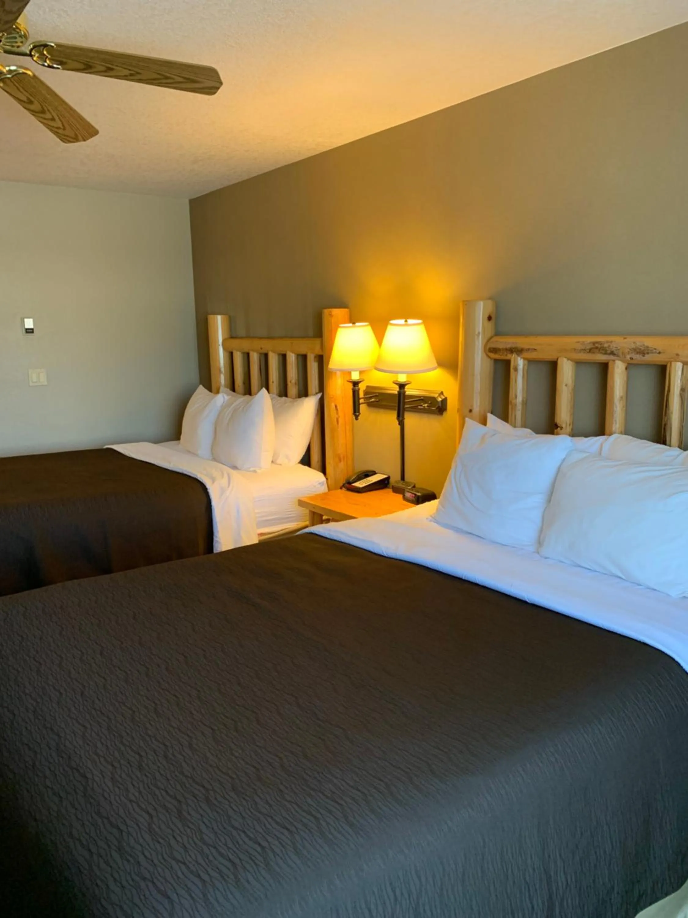 Queen Room with Two Queen Beds - Non-Smoking in The Antler Lodge - Gardiner