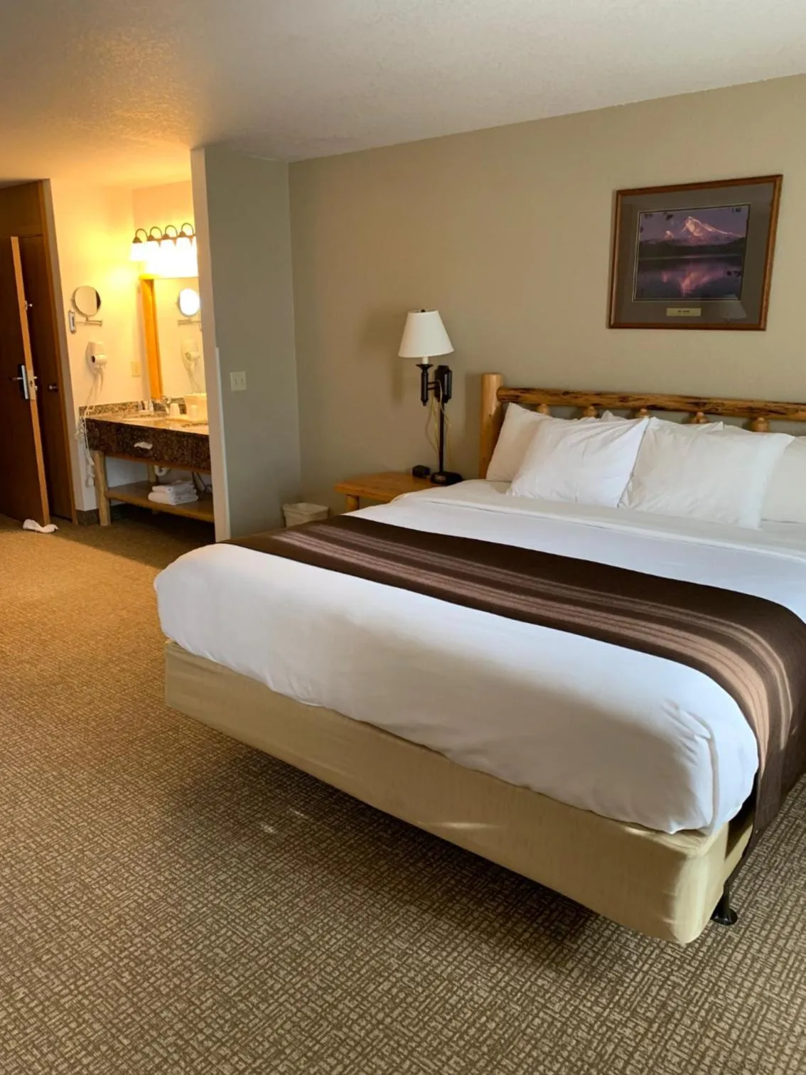 One-Bedroom Suite in The Antler Lodge - Gardiner