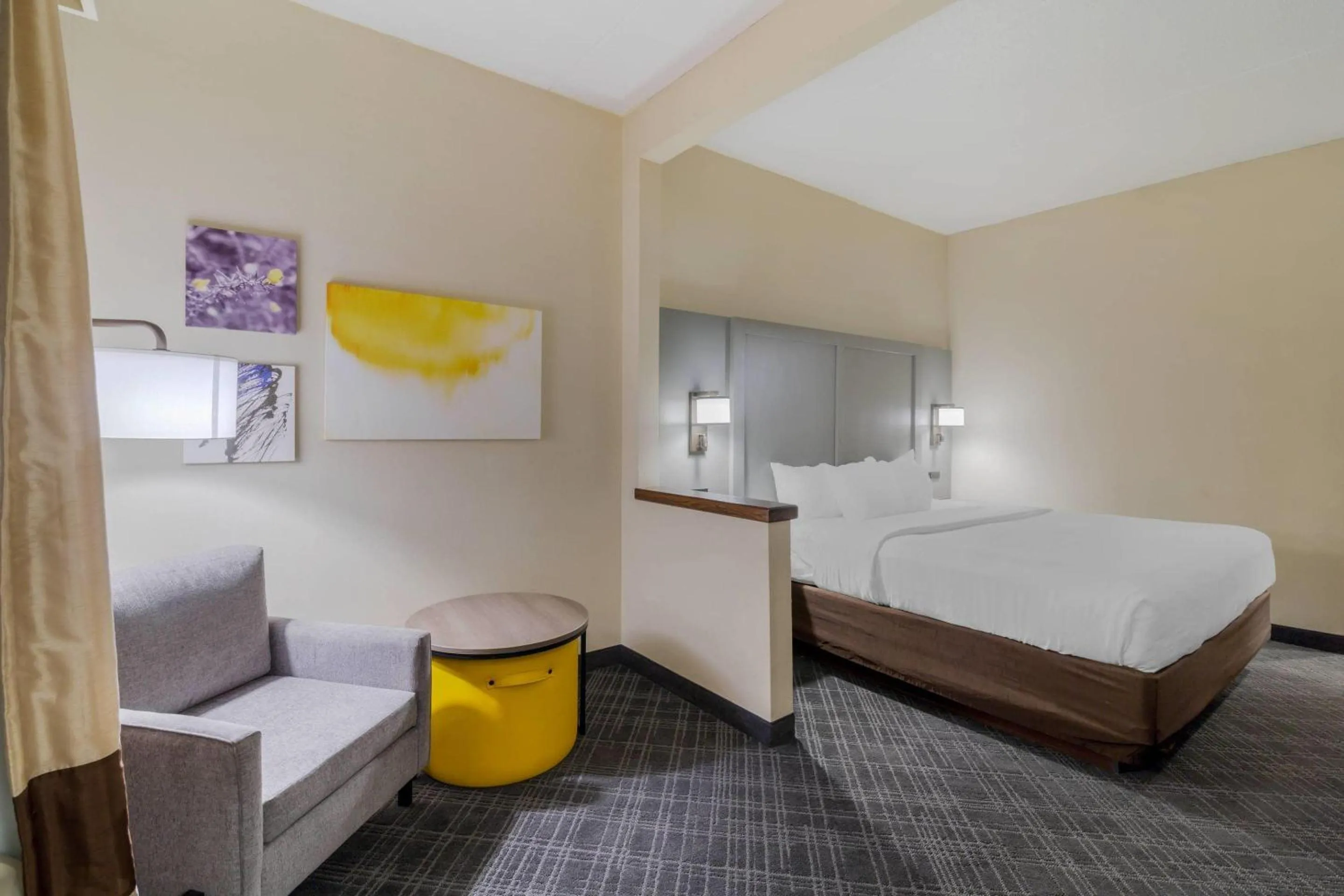 King Room with Roll-In Shower - Accessible/Non-Smoking in Comfort Inn Bismarck