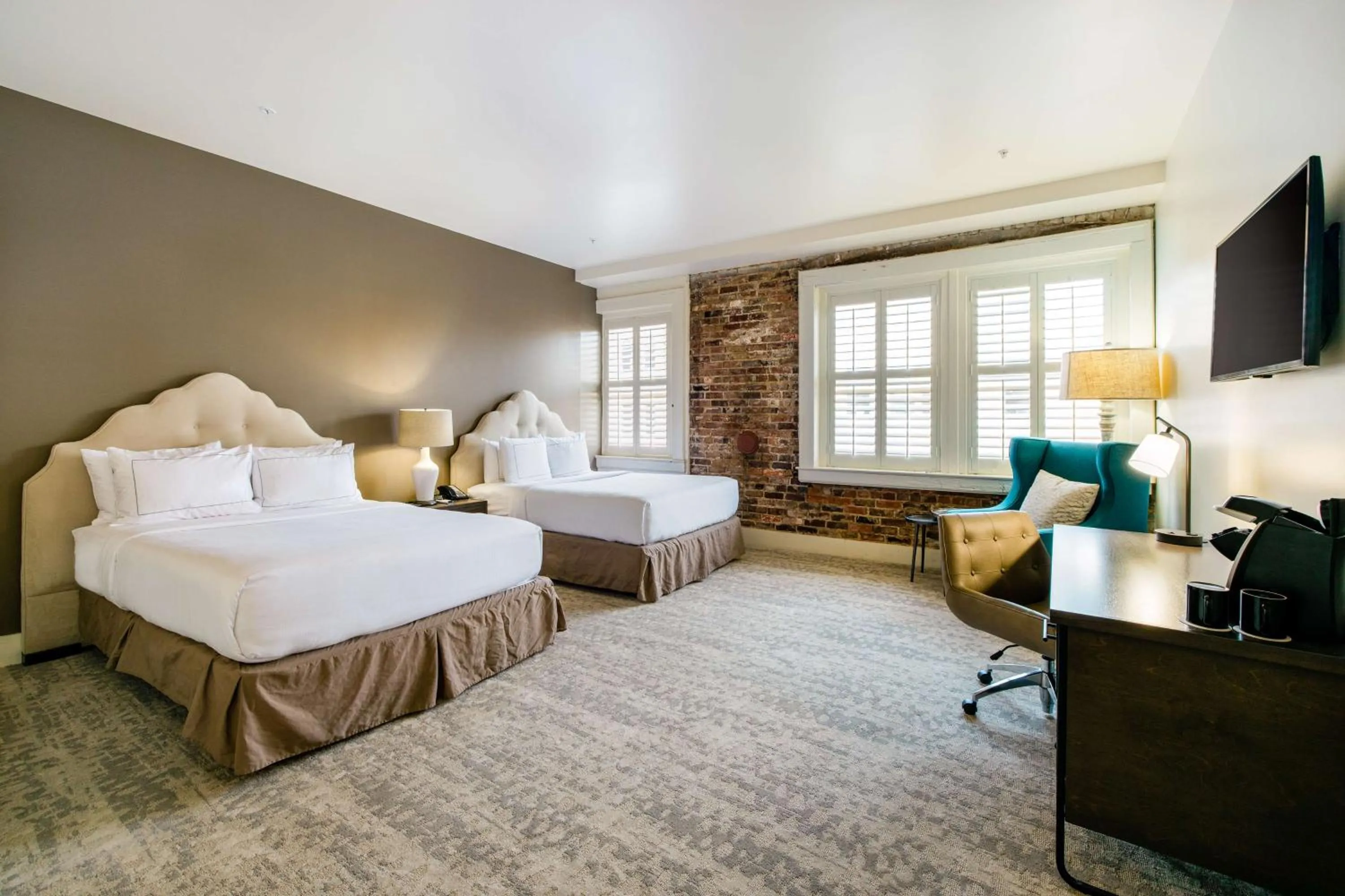 Queen Room with Two Queen Beds in Hotel Florence, Tapestry Collection by Hilton