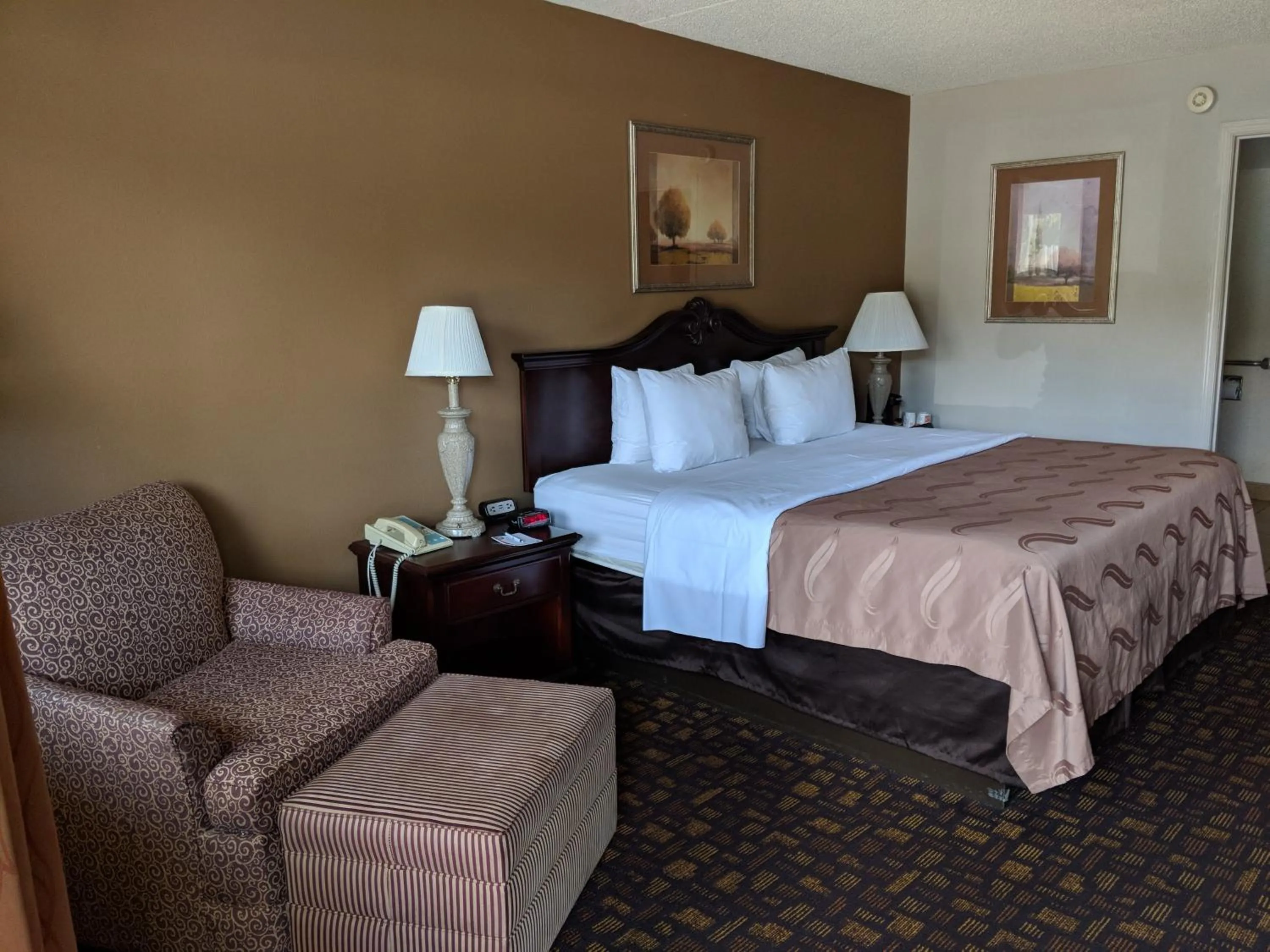 King Room - Mobility Accessible/Non-Smoking in Quality Inn Salem - I-81