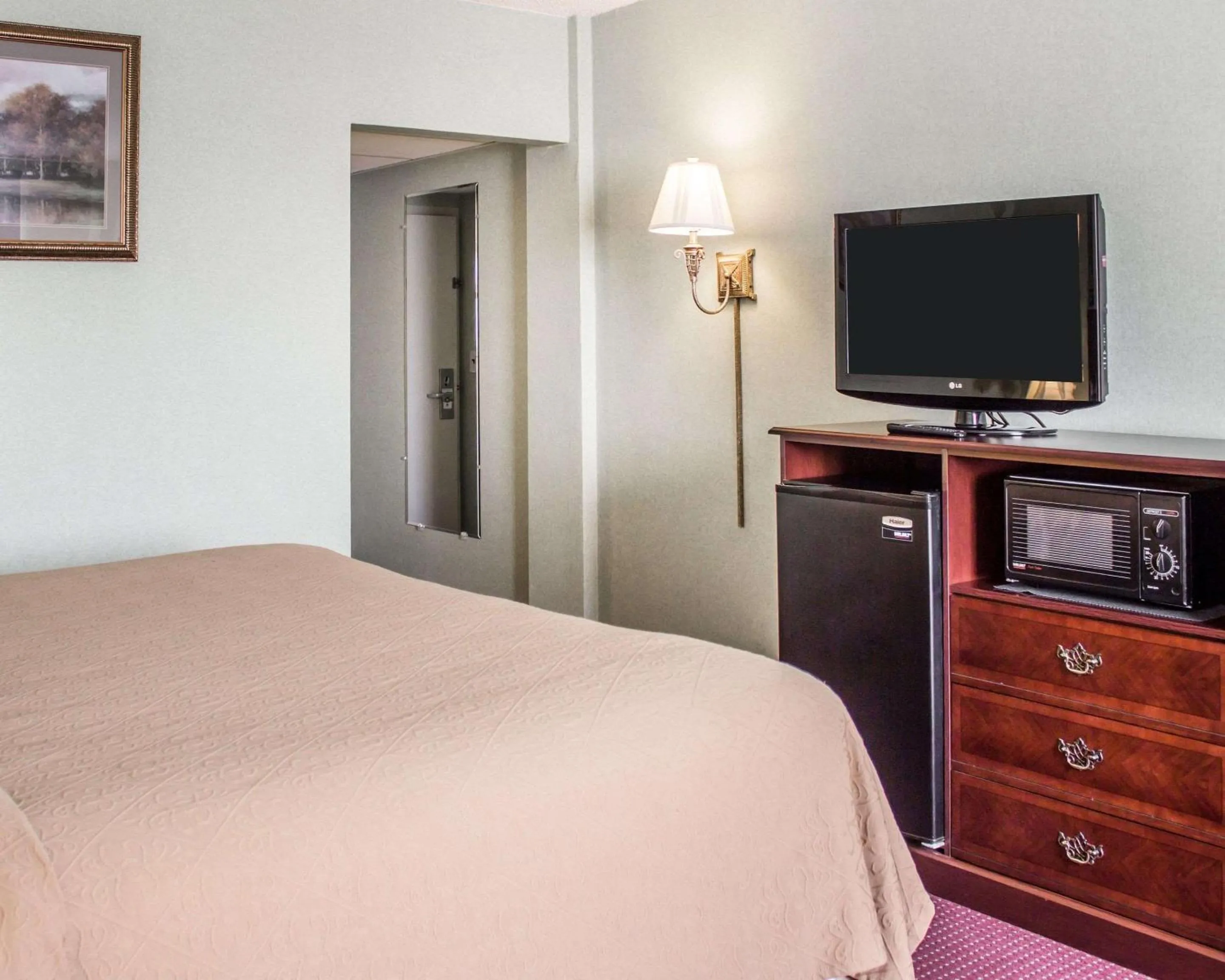 King Room - Non-Smoking in Quality Inn & Conference Center Franklin Downtown