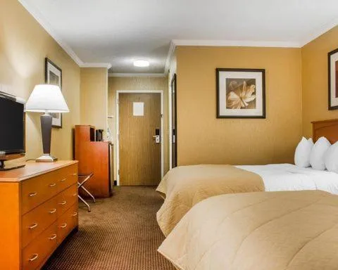 Queen Room with Two Queen Beds - Disability Access in Clarion Hotel & Suites Riverfront