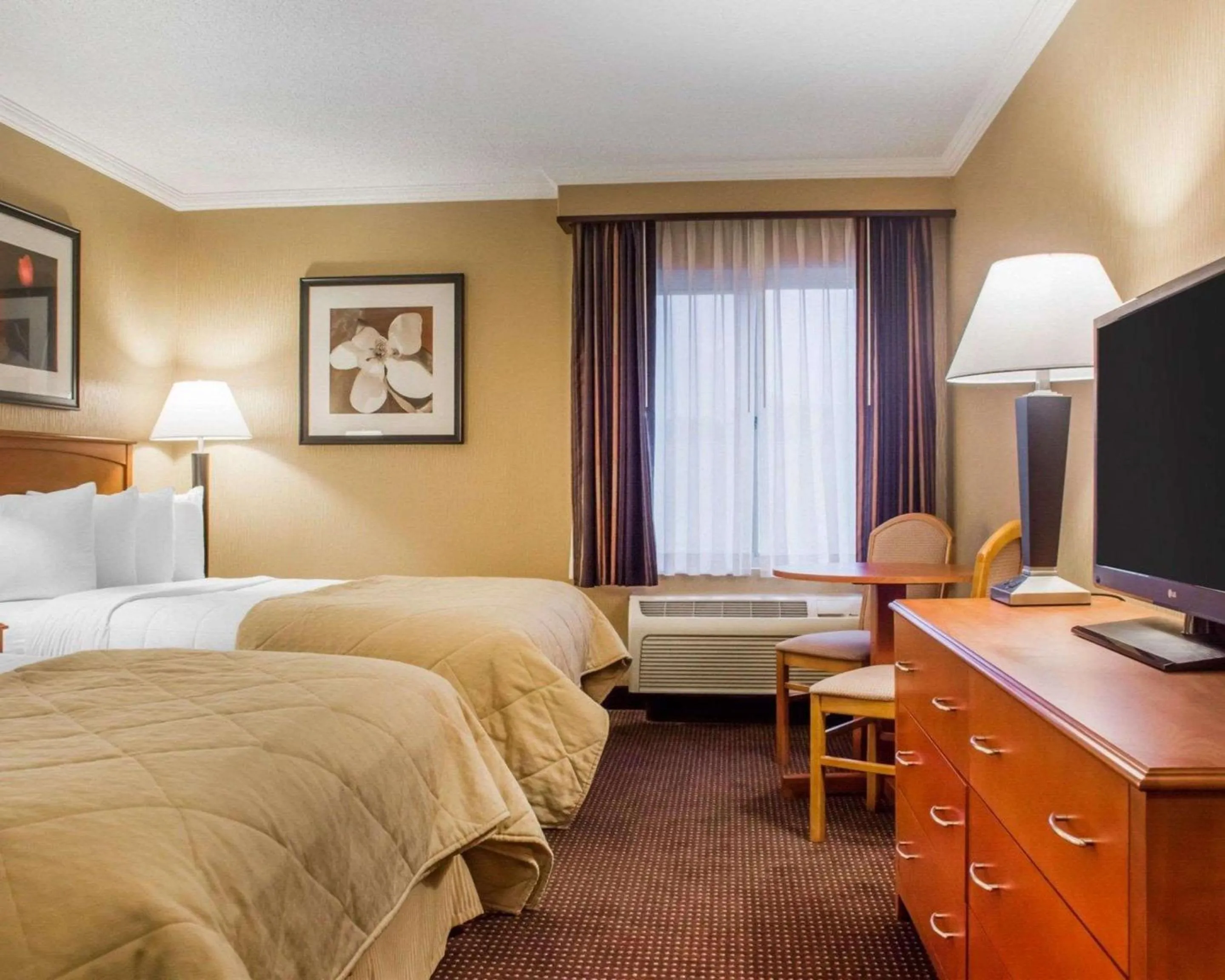 Queen Room with Two Queen Beds - Pets Allowed in Clarion Hotel & Suites Riverfront