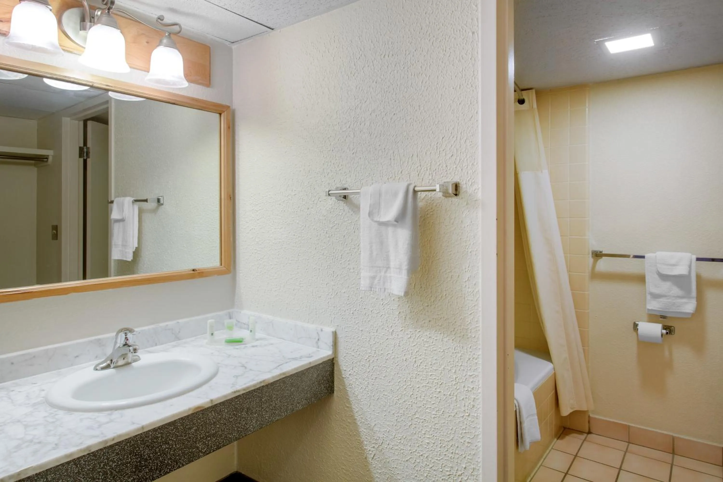 King Room - Non-Smoking in Quality Inn Stateline