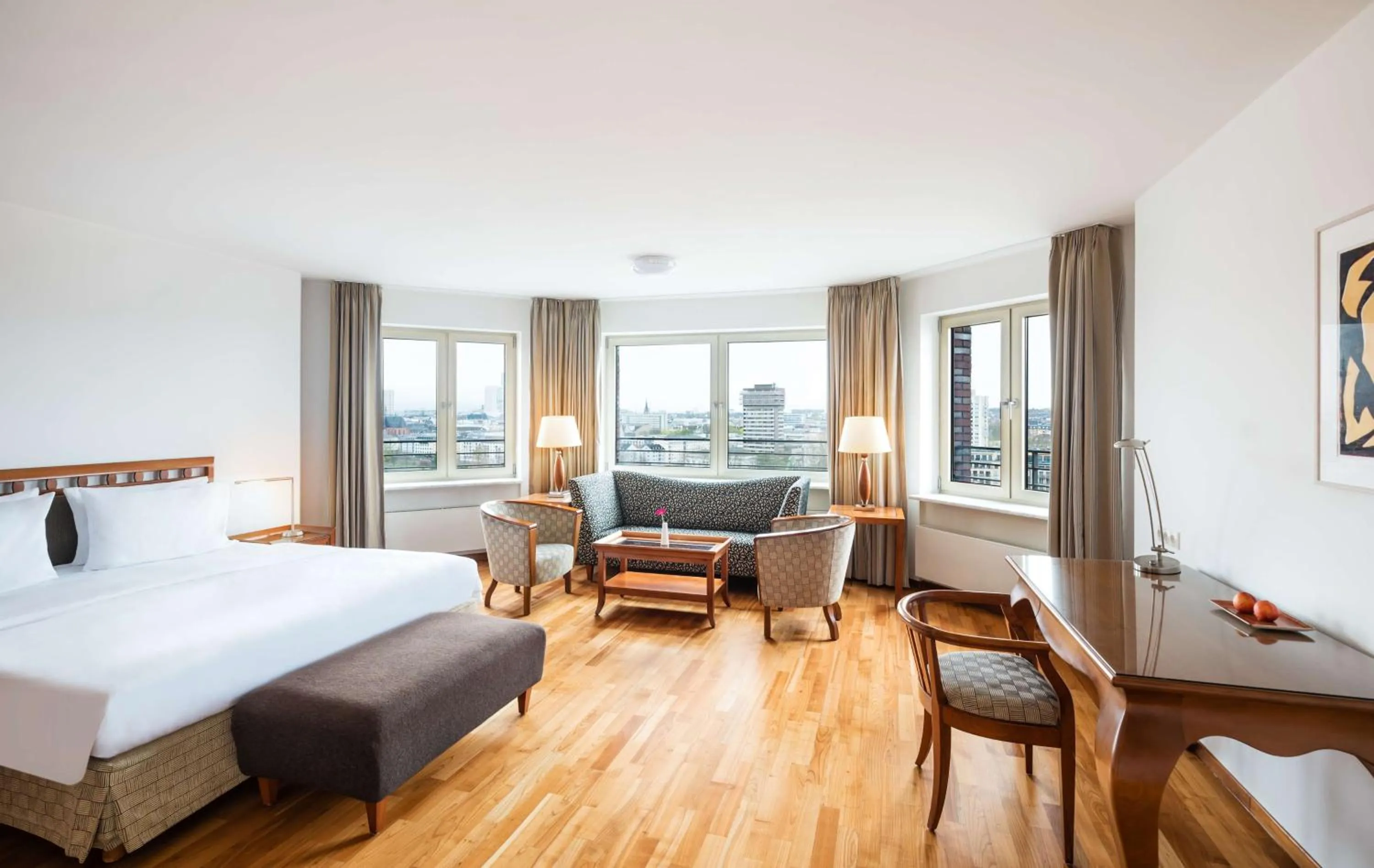 Deluxe King Room with Skyline View in Lindner Hotel Frankfurt Main Plaza, part of JdV by Hyatt