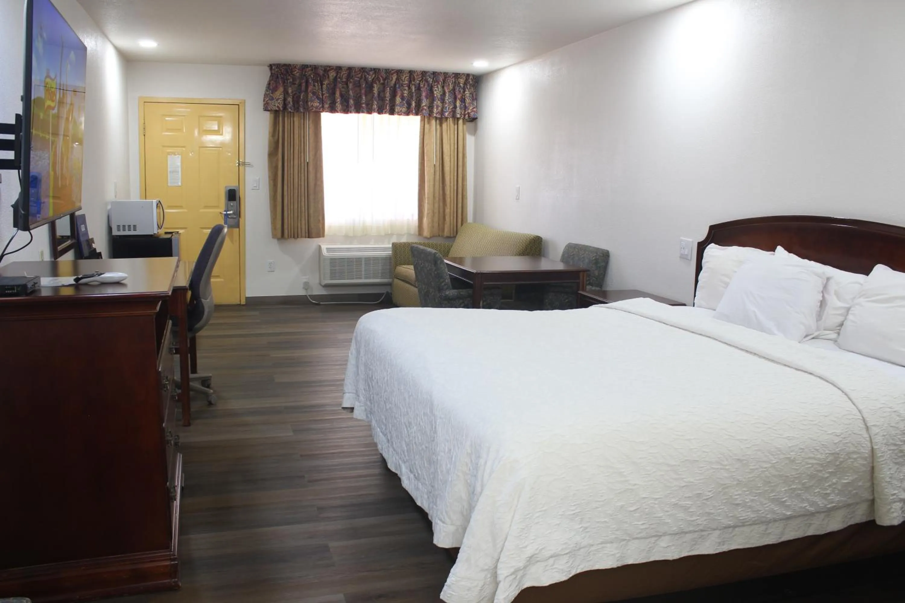 King Room - Accessible/Non-Smoking in Rodeway Inn Tucumcari