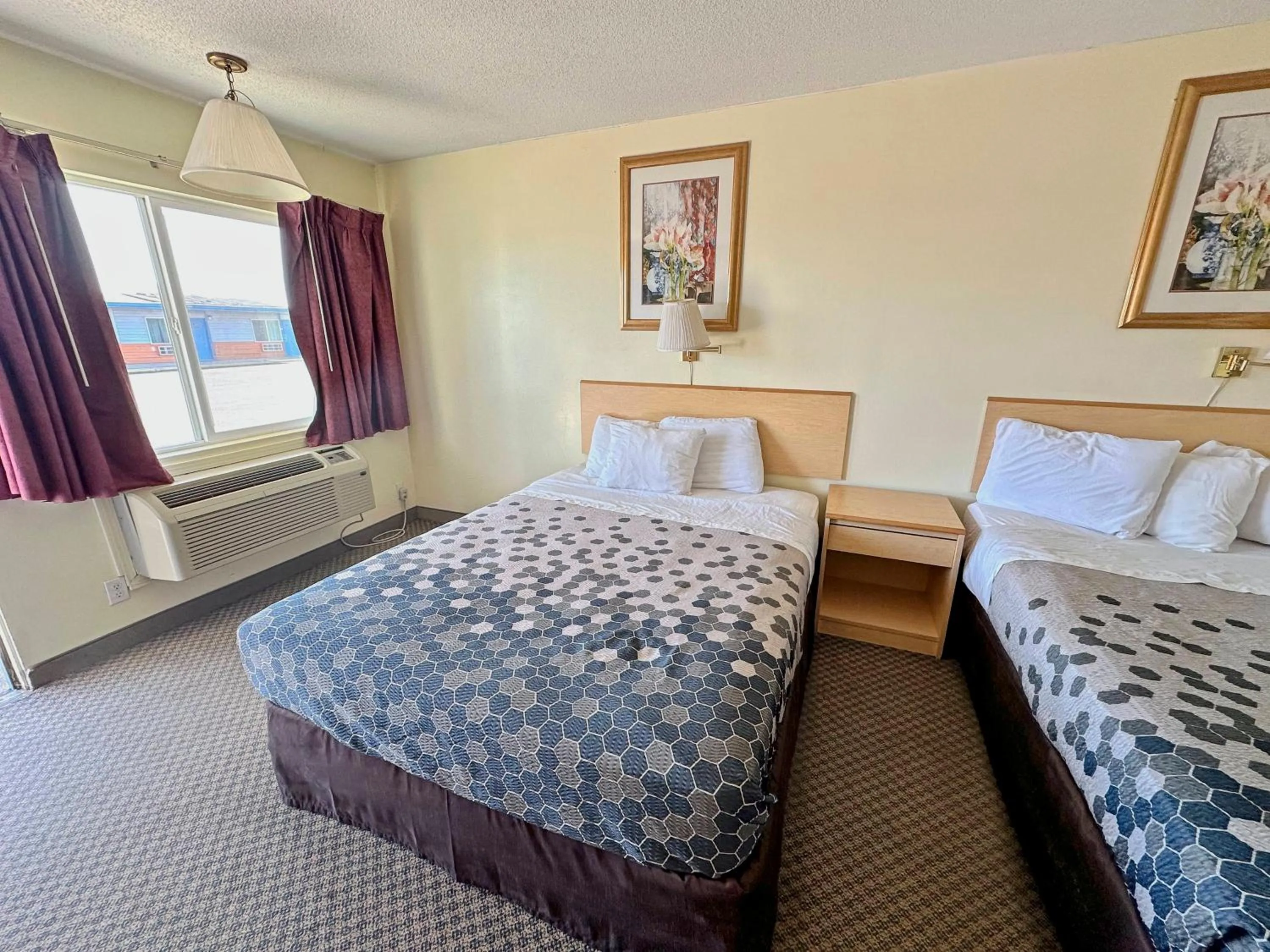 Queen Room with Two Queen Beds - Non-Smoking in Rodeway Inn Boardman - Hermiston