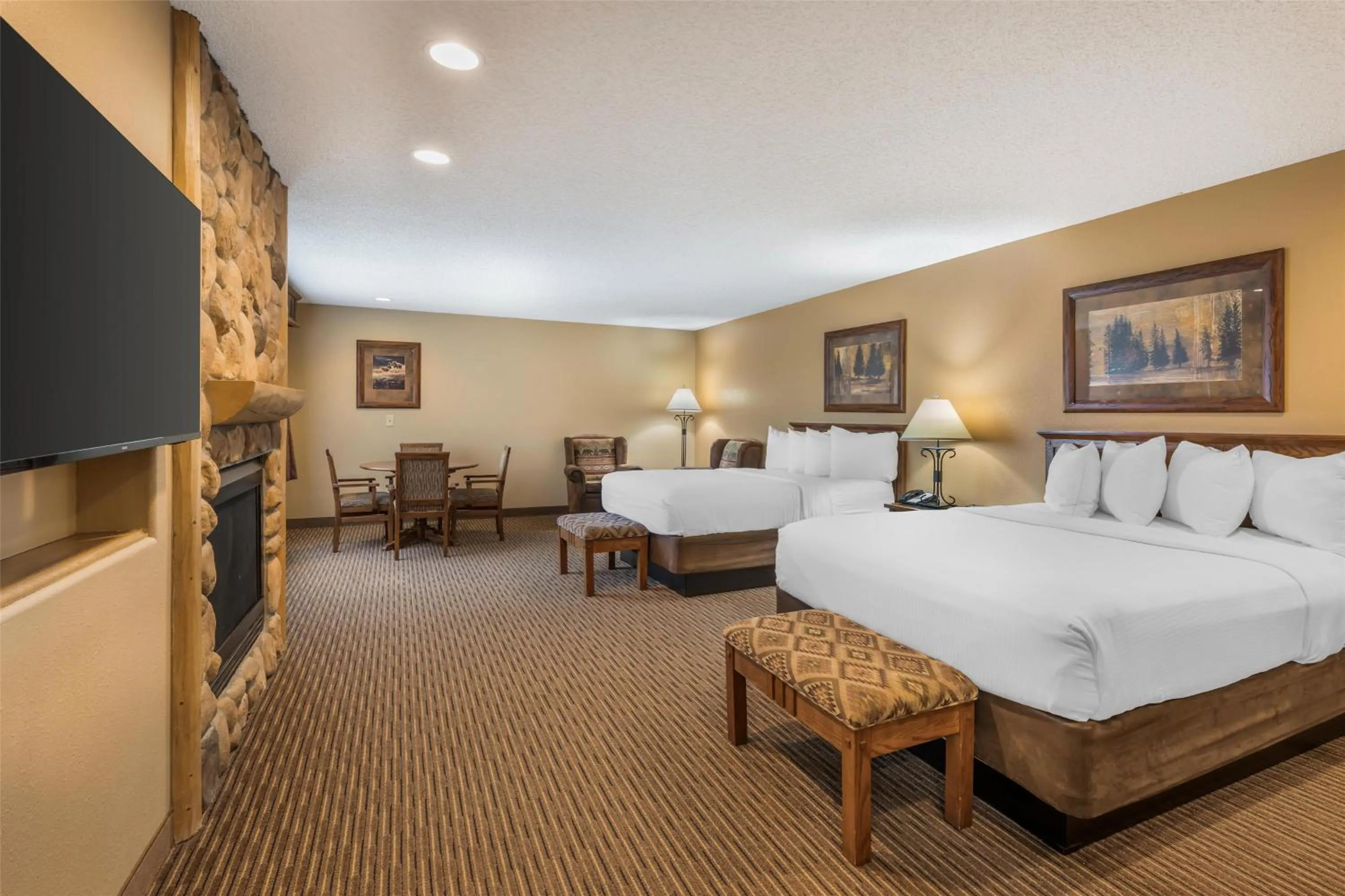 Cabin Fever Room in Best Western Plus Kelly Inn & Suites