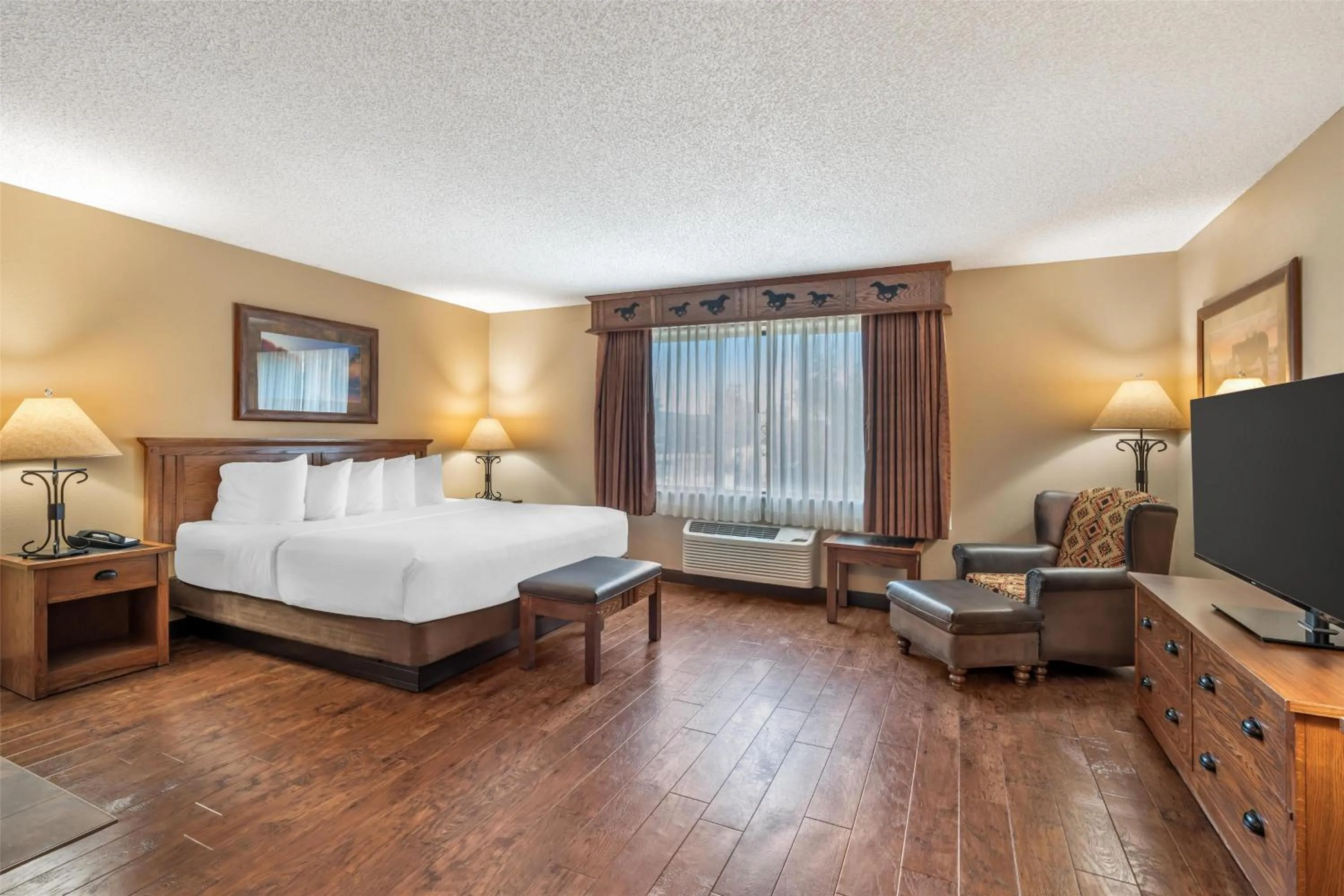 King Room with Spa Bath - Non Smoking in Best Western Plus Kelly Inn & Suites