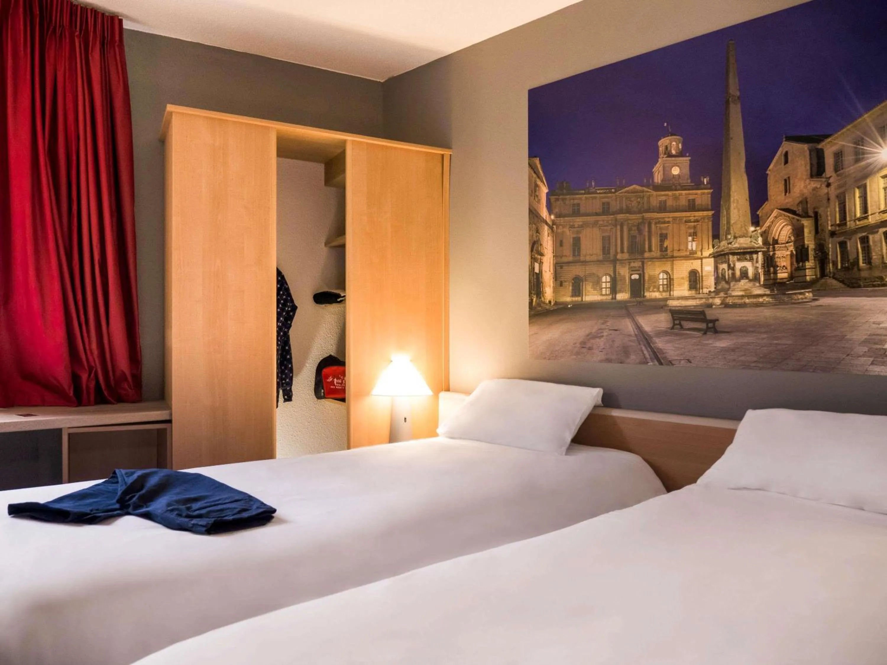 Standard Twin Room in ibis Arles