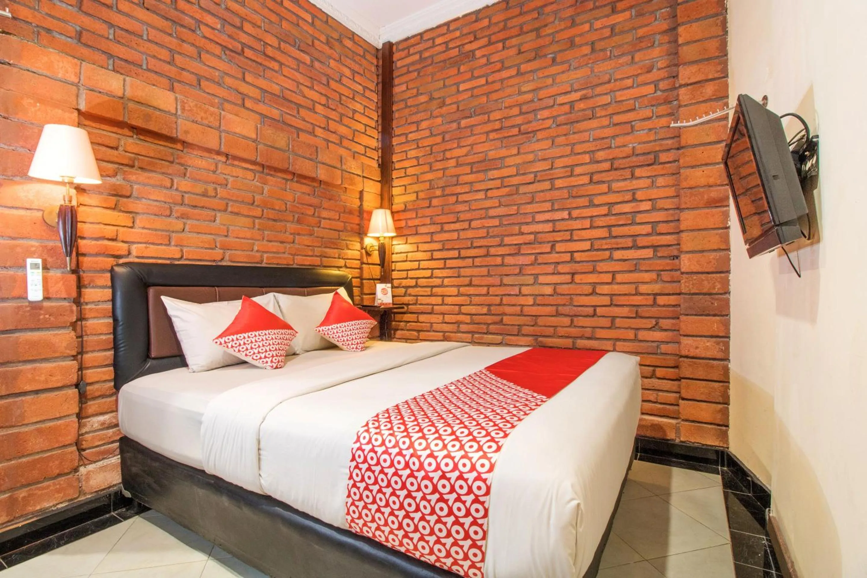 Deluxe Double Room in Hotel O Maxi Budget