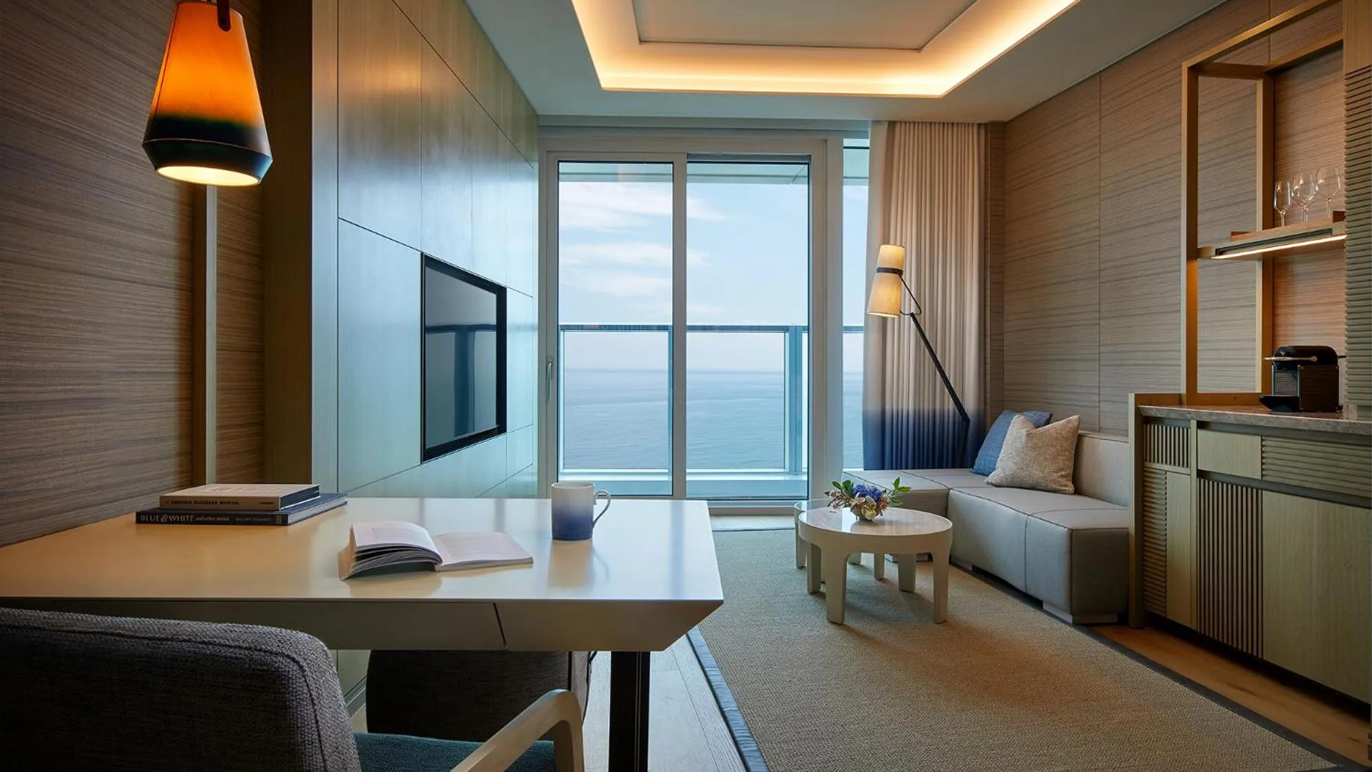 Deluxe Suite Twin Room with Mipo Harbor View in Signiel Busan