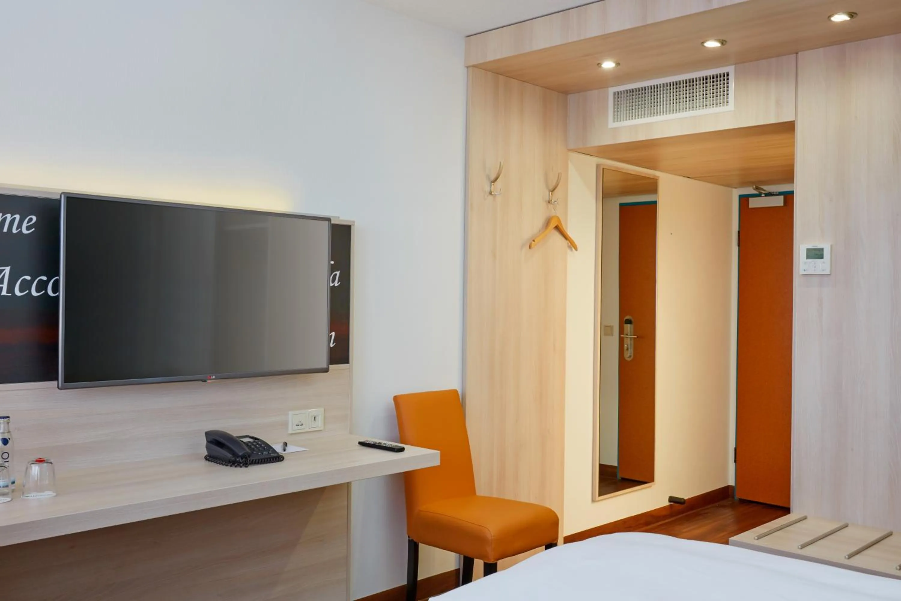 Superior Double Room in H+ Hotel Stuttgart Herrenberg