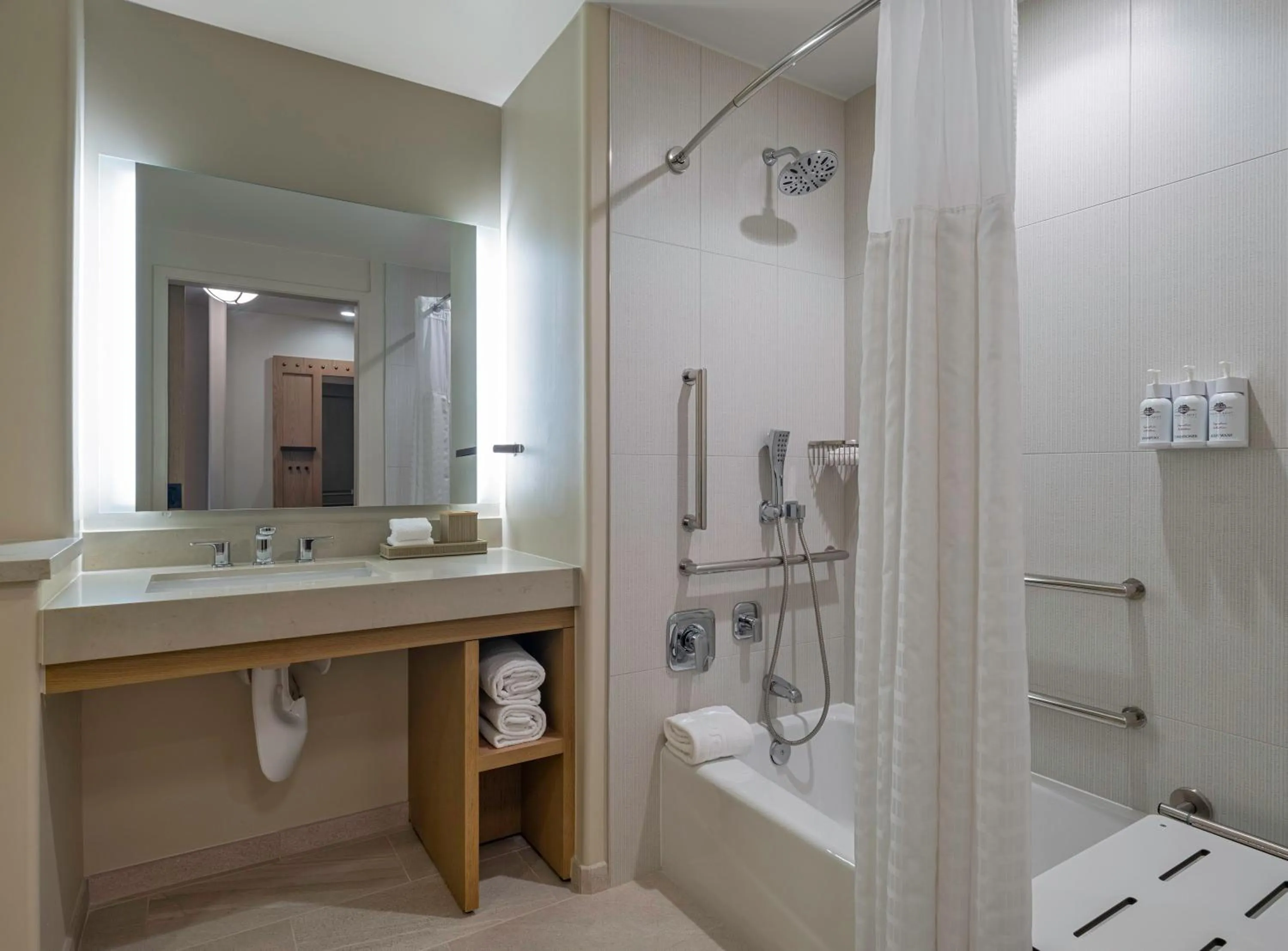 Queen Room with Two Queen Beds and Accessible Tub - Disability Access in Hyatt Regency Tamaya South Santa Fe