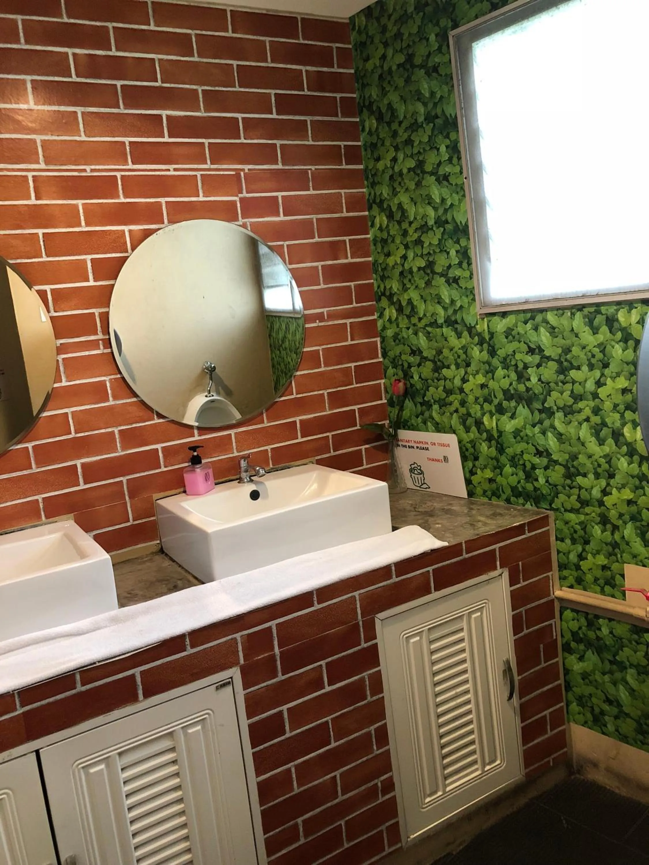 Standard Twin Room with Shared Bathroom in VX The Fifty