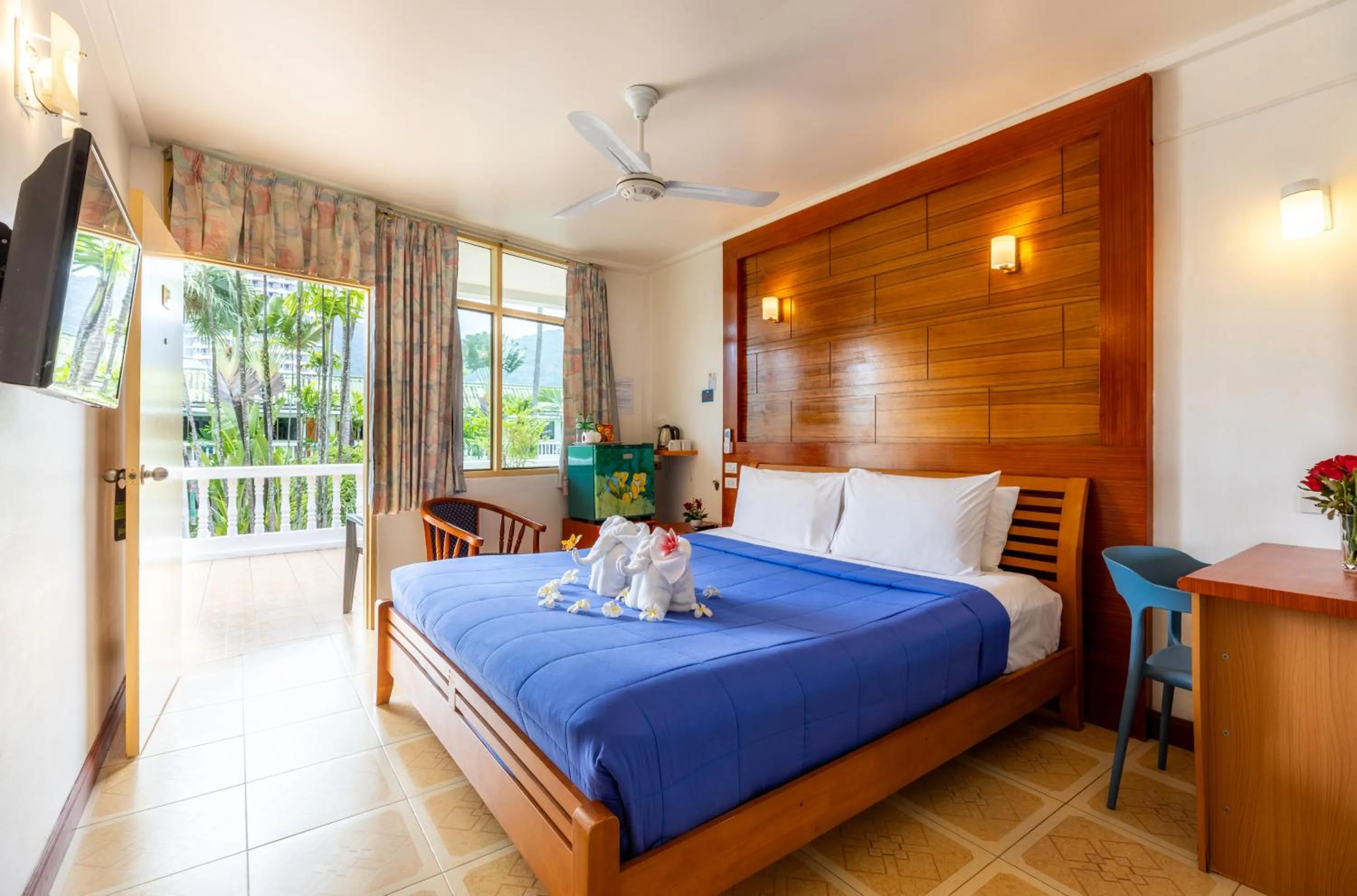 Deluxe Double Room in The Expat Hotel Patong