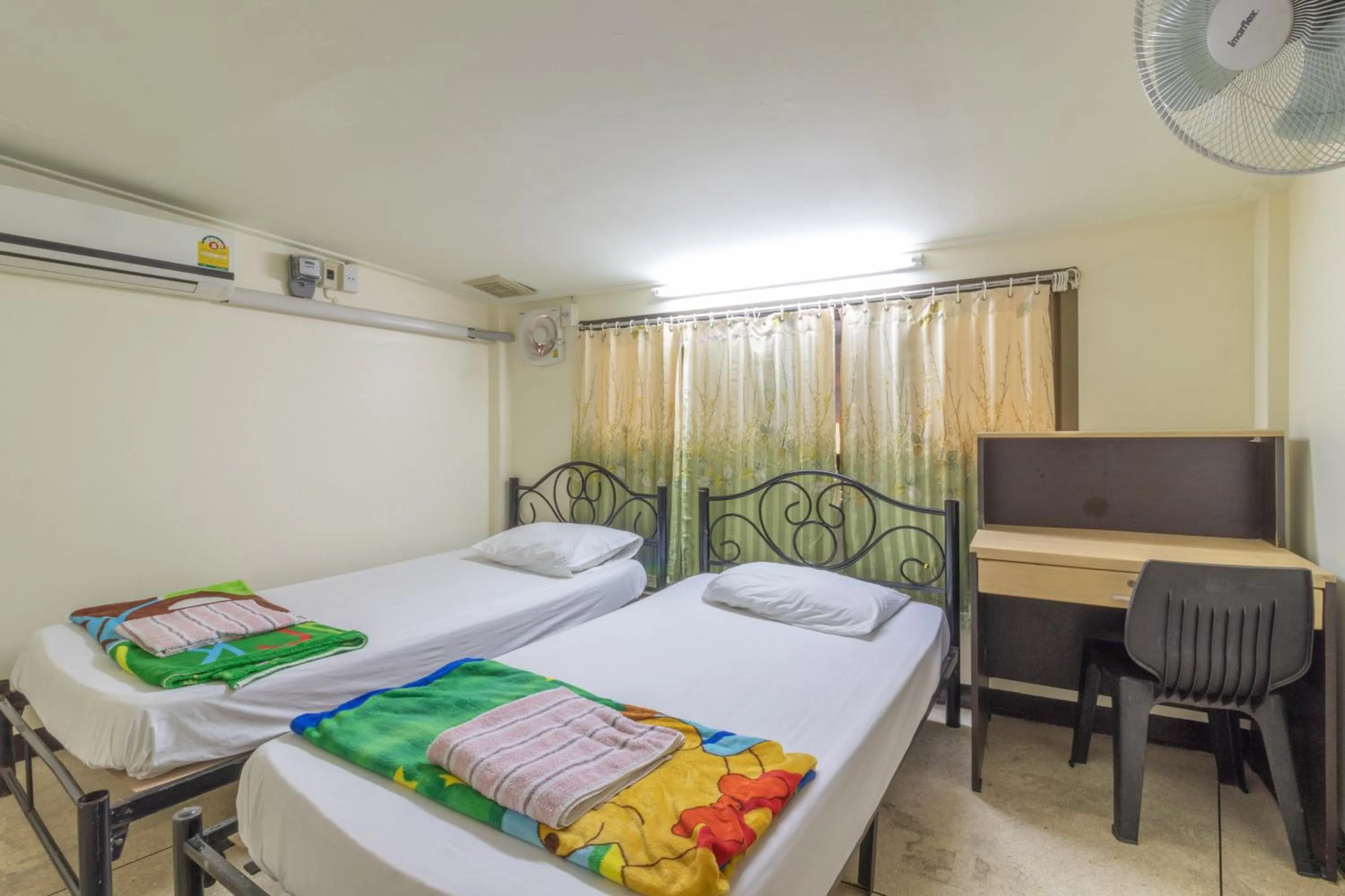 Twin Room with View in 7 Holder Guesthouse