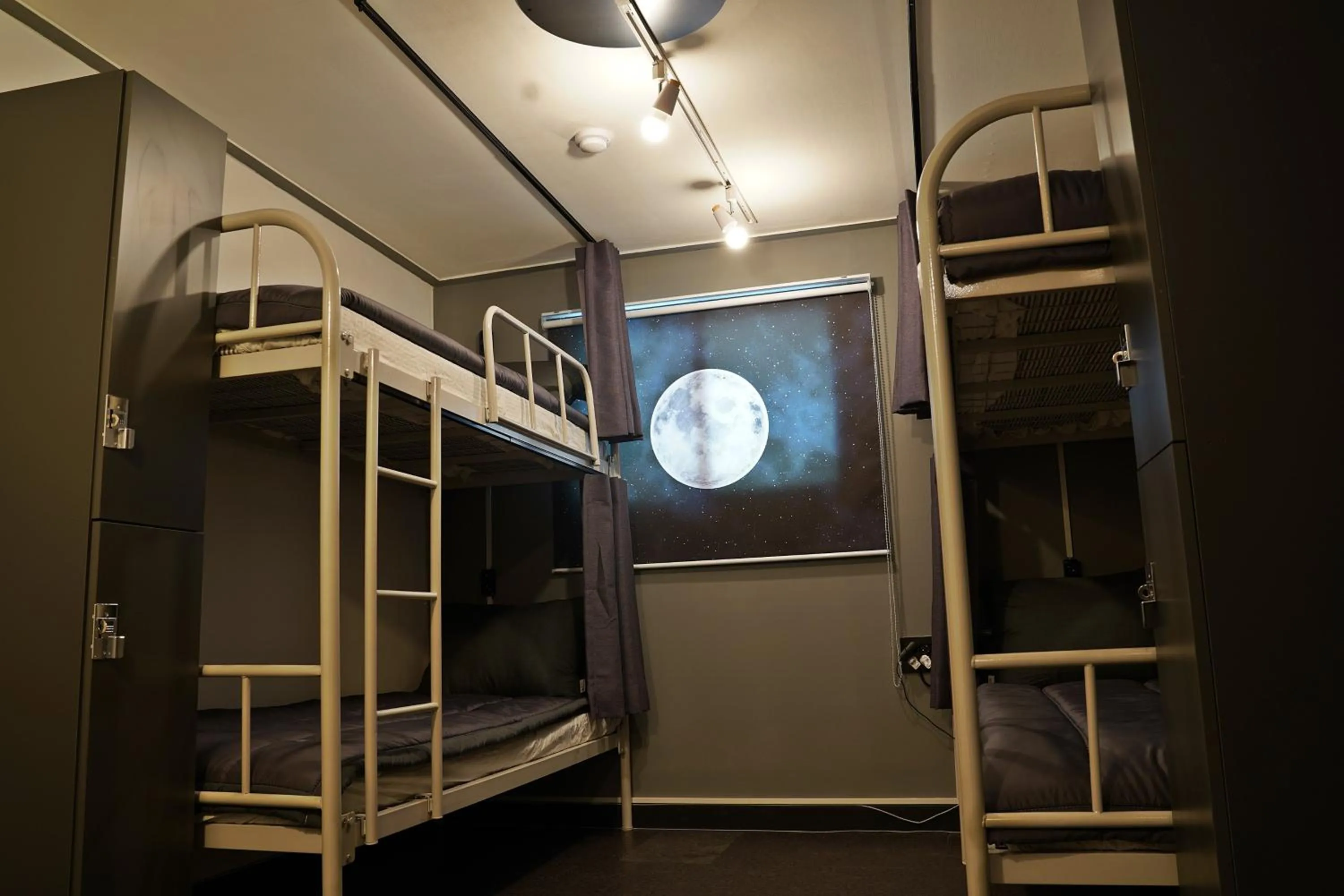 Bed in 4-Bed Mixed Dormitory Room in Apollo Guesthouse