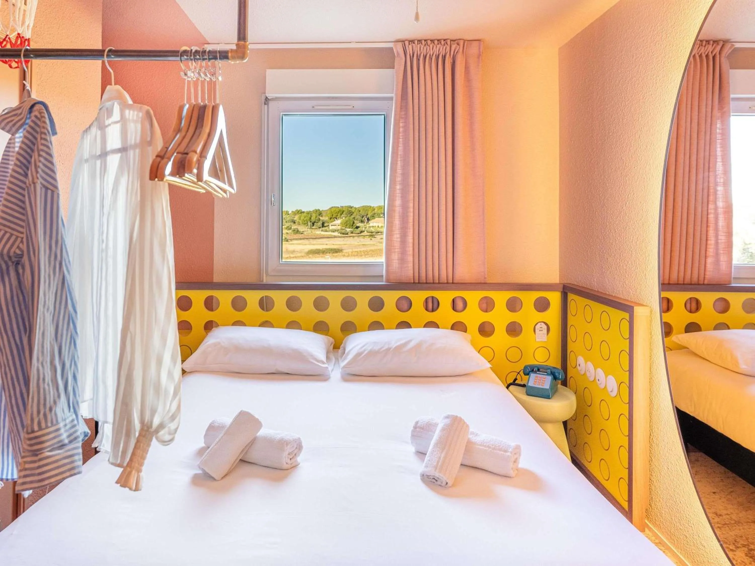 Pop Double Room in greet hôtel Pont du Gard - Route d'Avignon