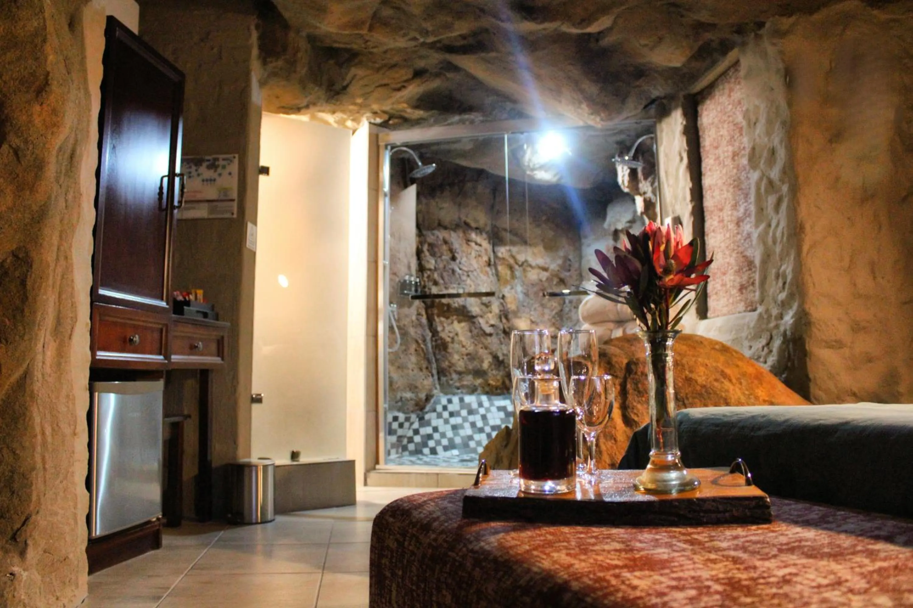 Honeymoon Cave - single occupancy in Kagga Kamma Eco Lodge & Spa