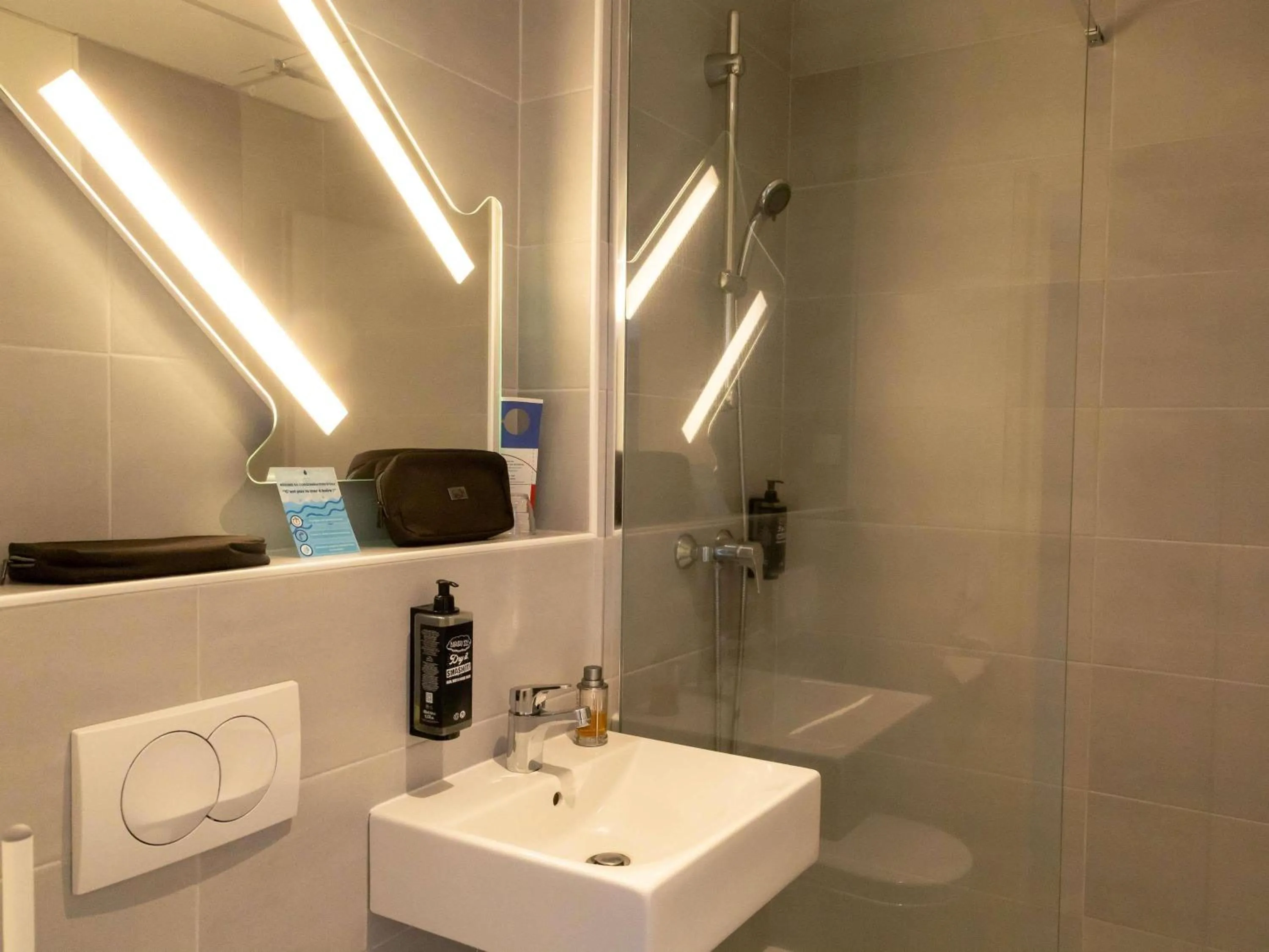 Twin Room in ibis budget Le Puy En Velay