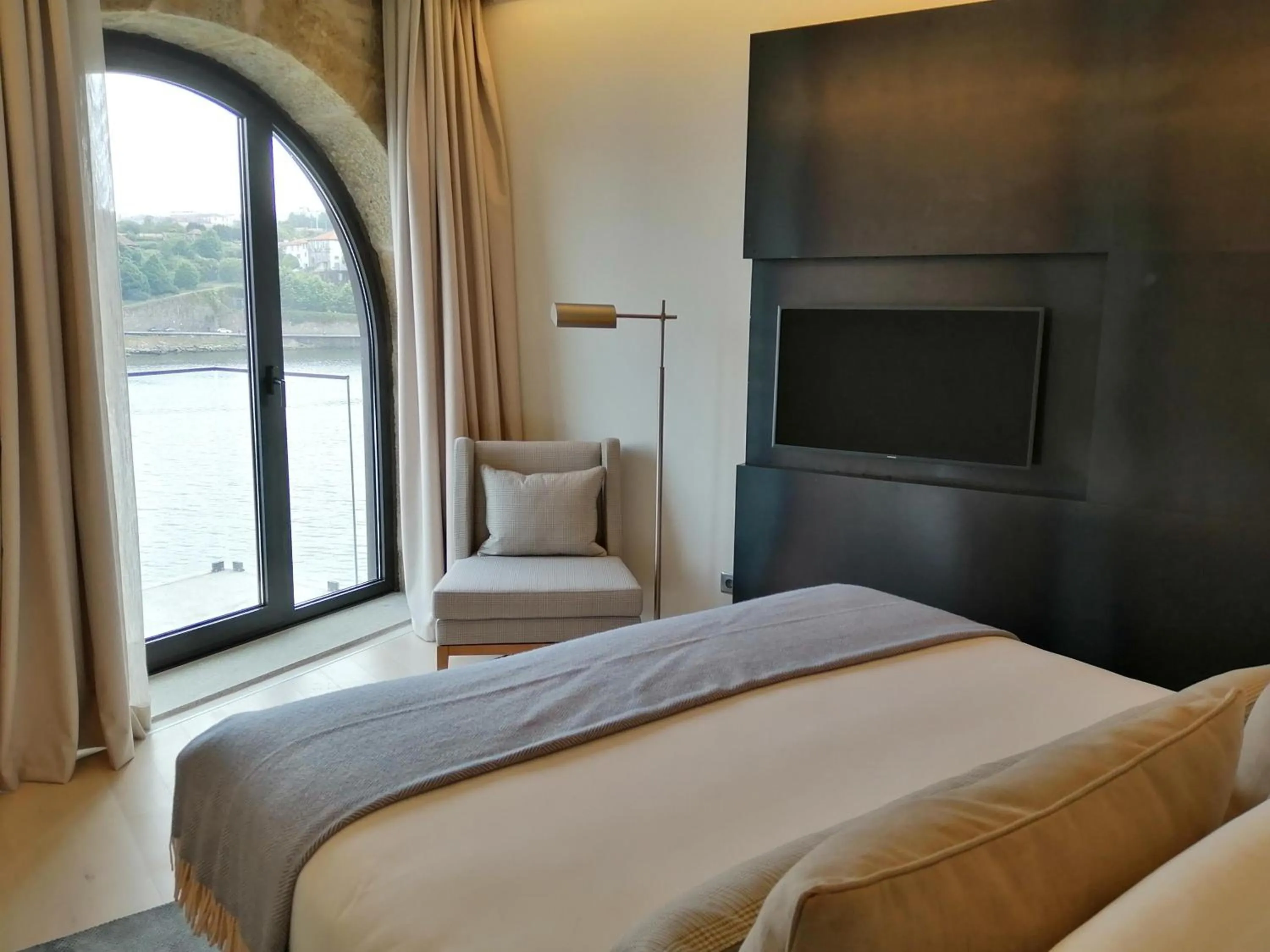 Deluxe Double Room in NEYA Porto Hotel