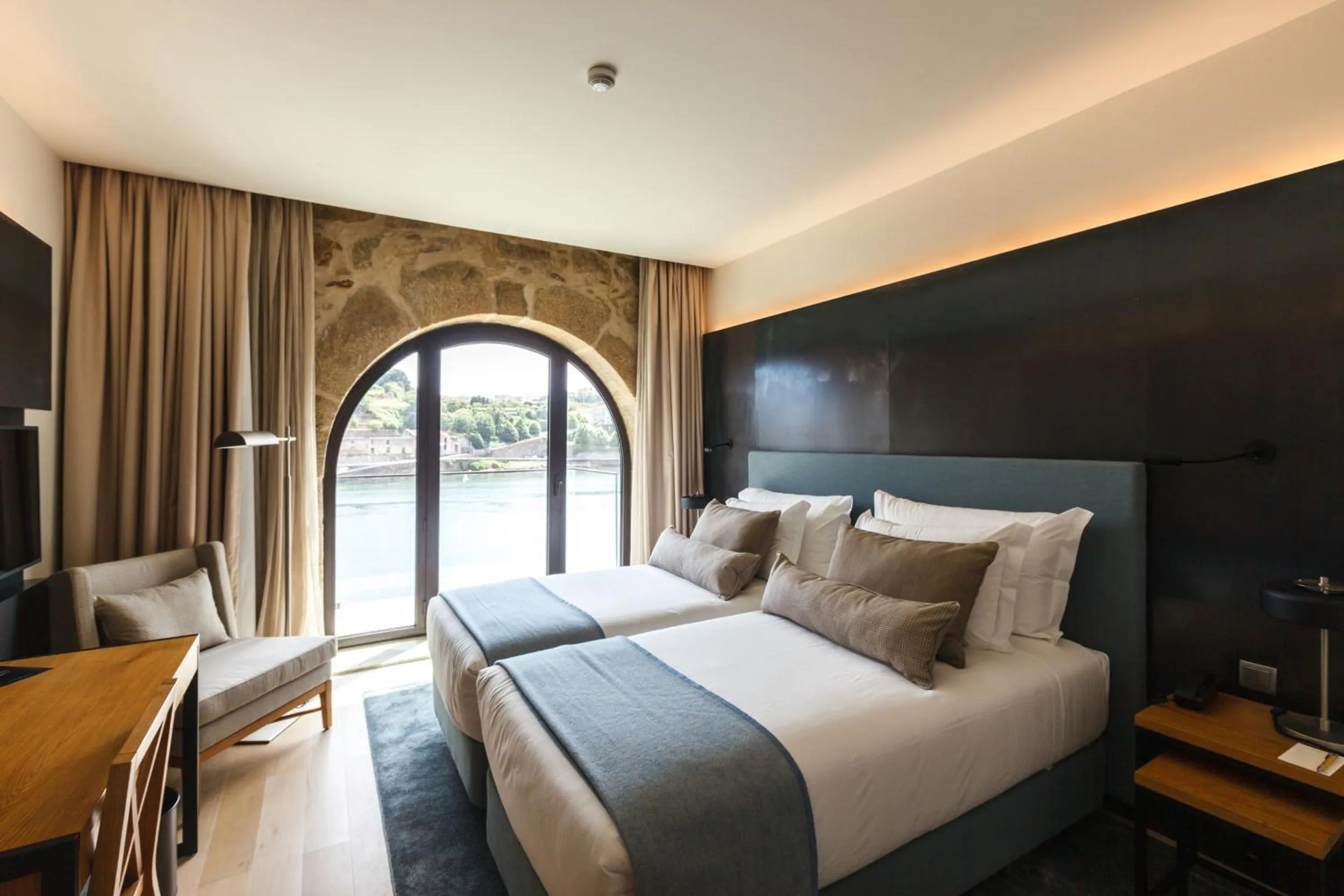 Deluxe Twin Room in NEYA Porto Hotel