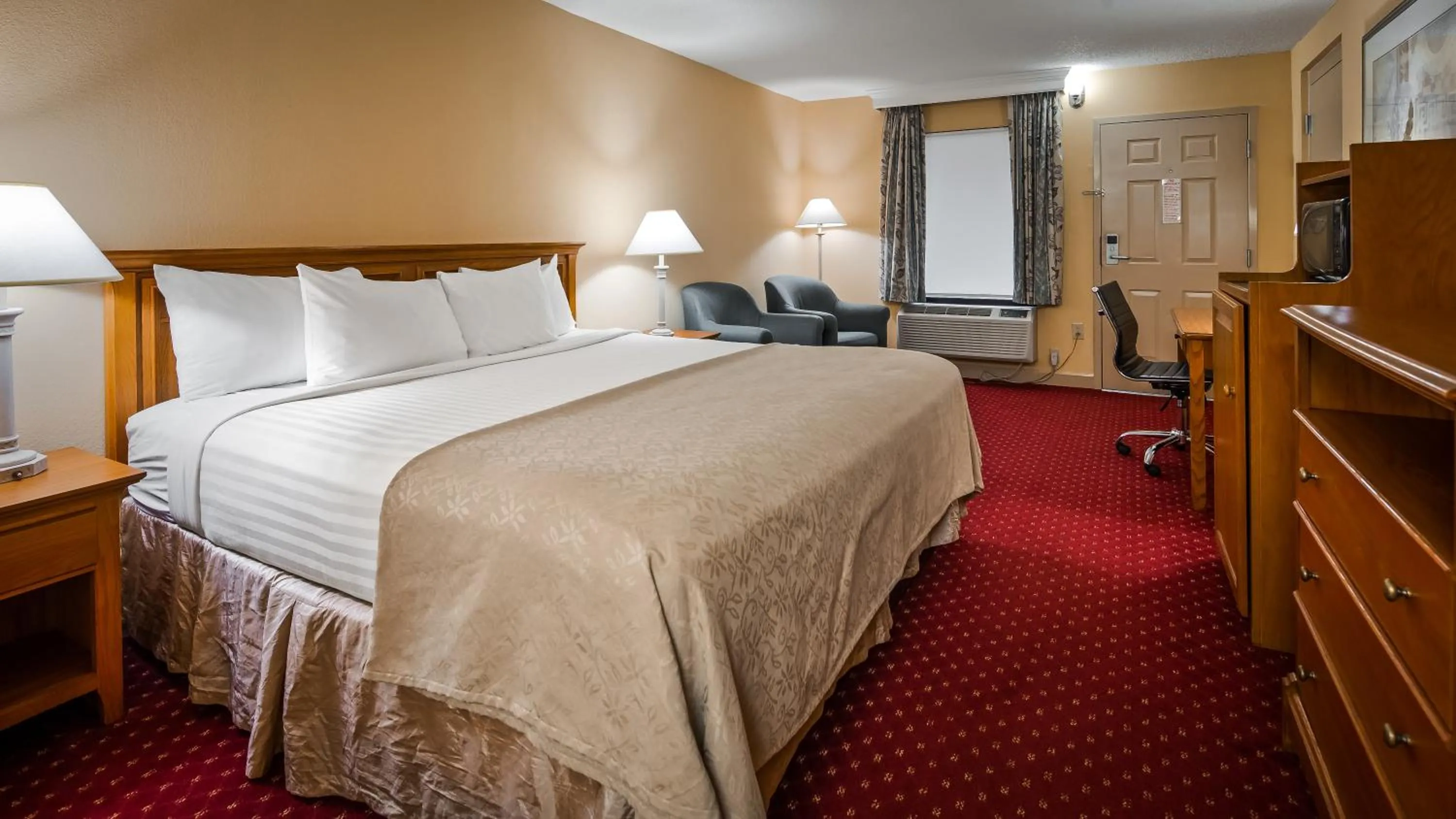 King Room with Roll-In Shower - single occupancy - Disability Access in Bryson Inn