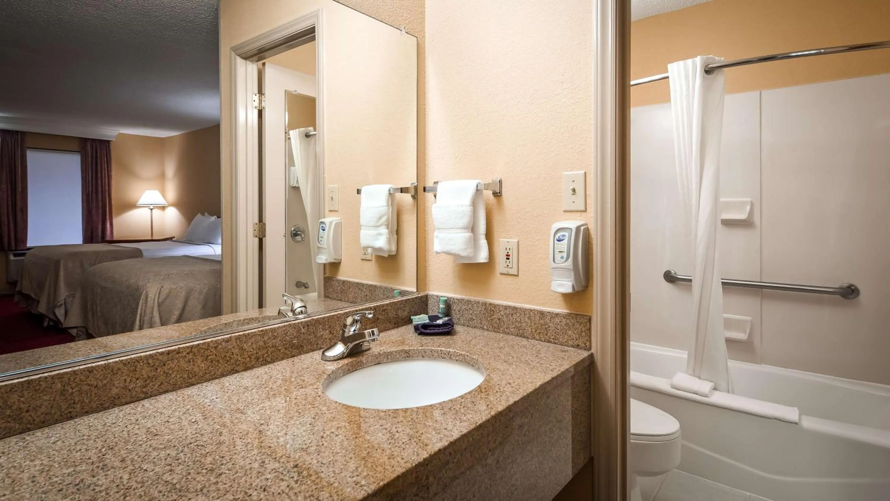 Standard Queen Room in Bryson Inn