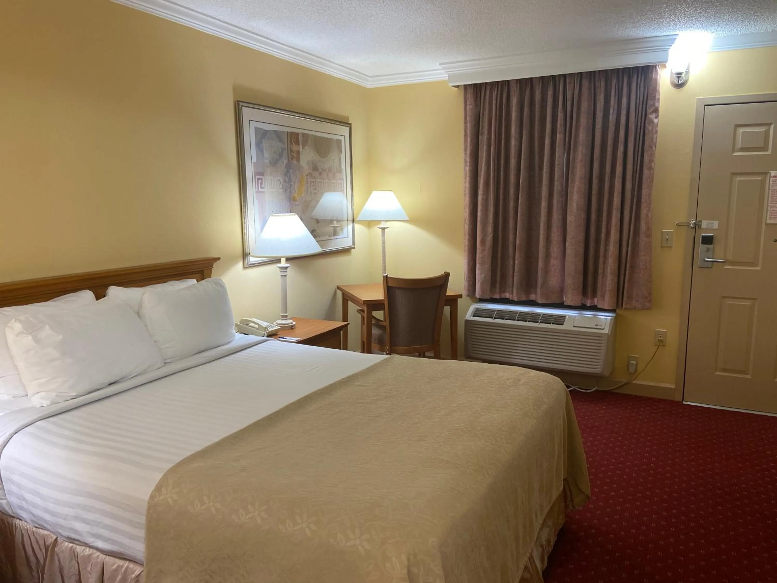 Queen Room - single occupancy - Disability Access in Bryson Inn
