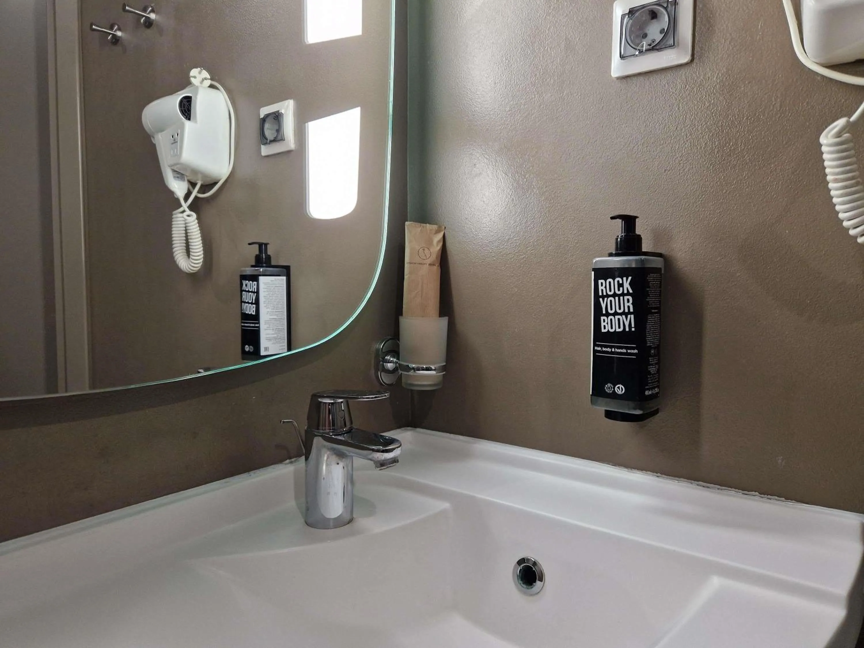 Superior Queen Room with Balcony - single occupancy in Ibis Aktobe