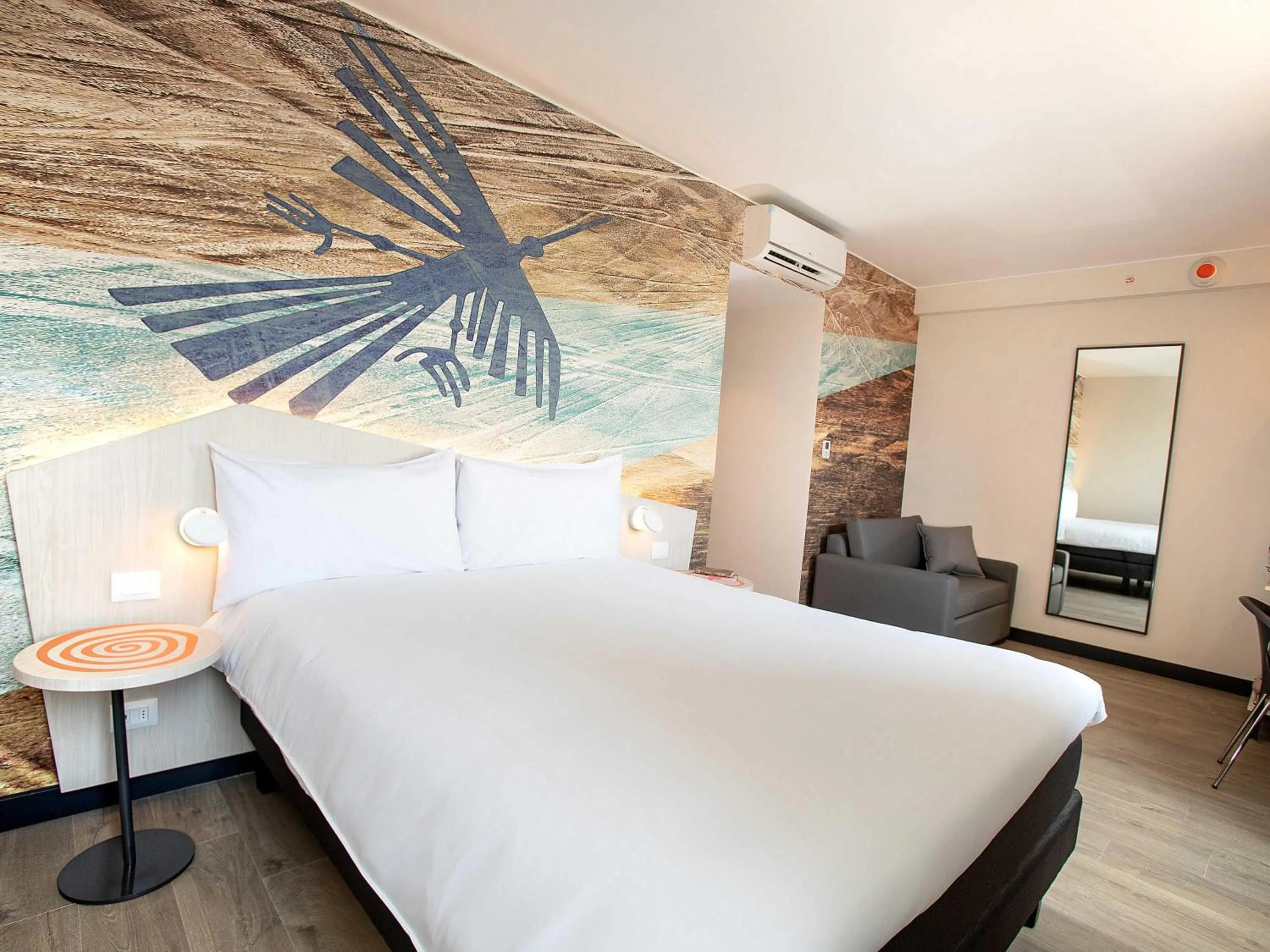 Queen Room with Sofa Bed in ibis Styles Lima Benavides Miraflores