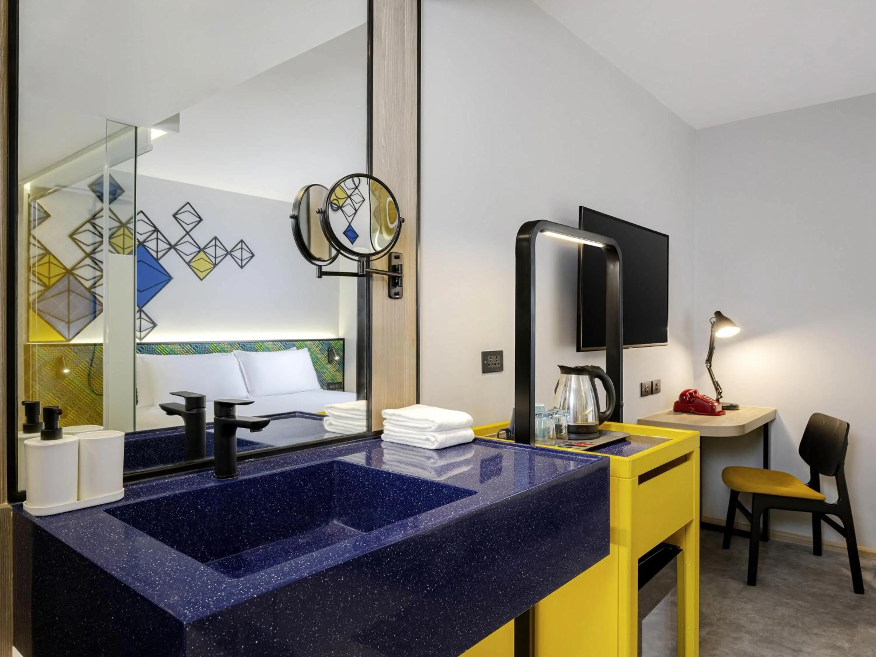 Standard Twin Room in ibis Styles Bangkok Silom