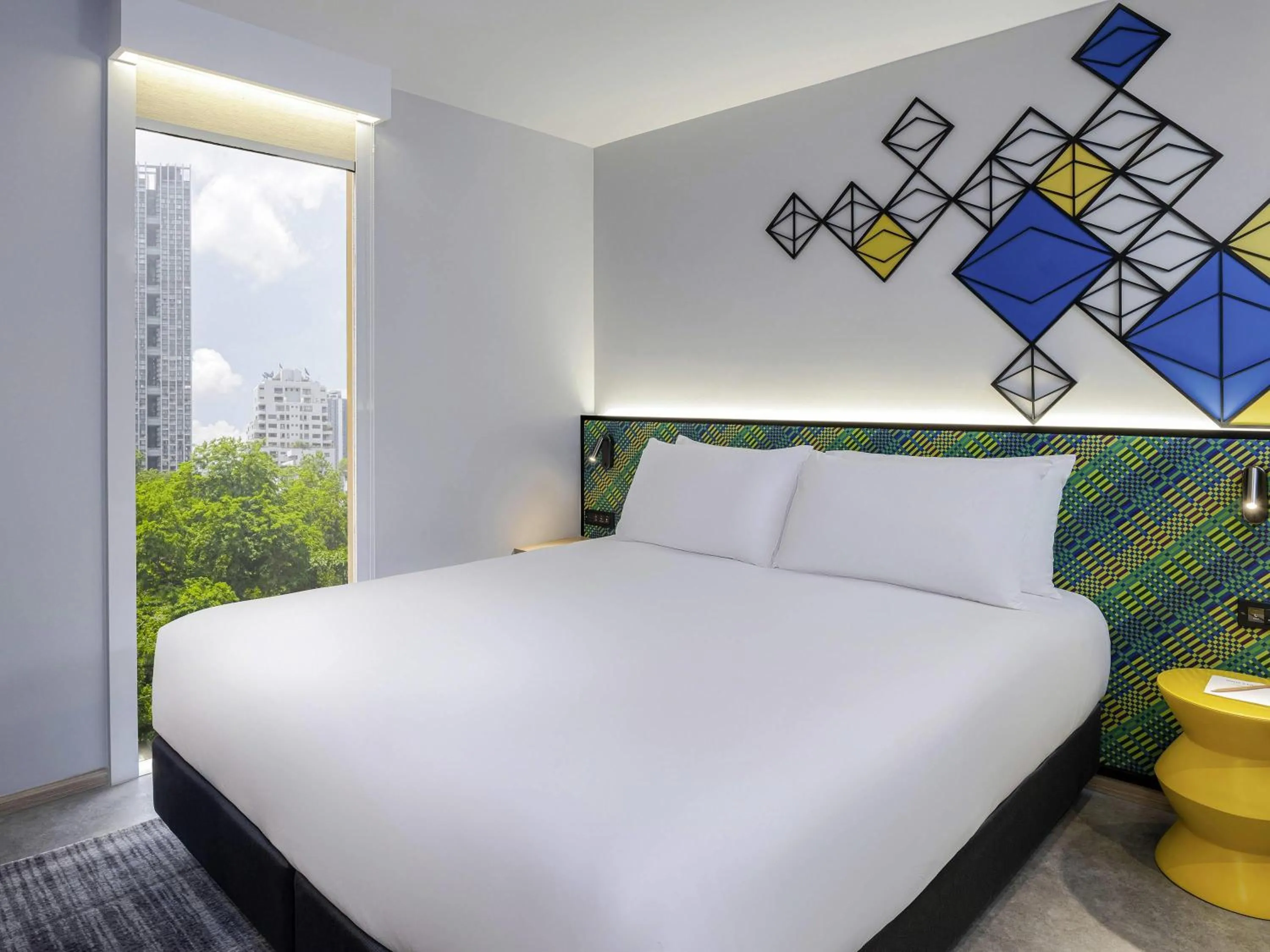 Standard King Room in ibis Styles Bangkok Silom