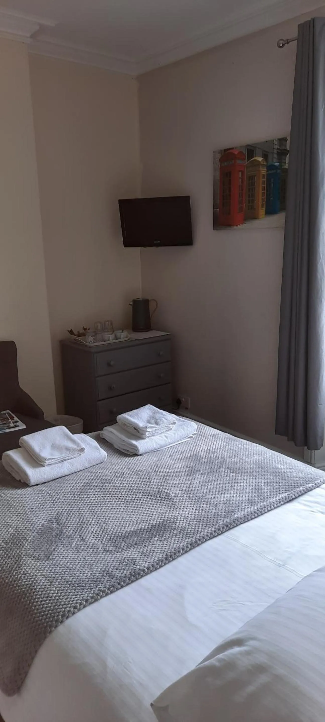 Double Room with Private Bathroom in Arncliffe Arms