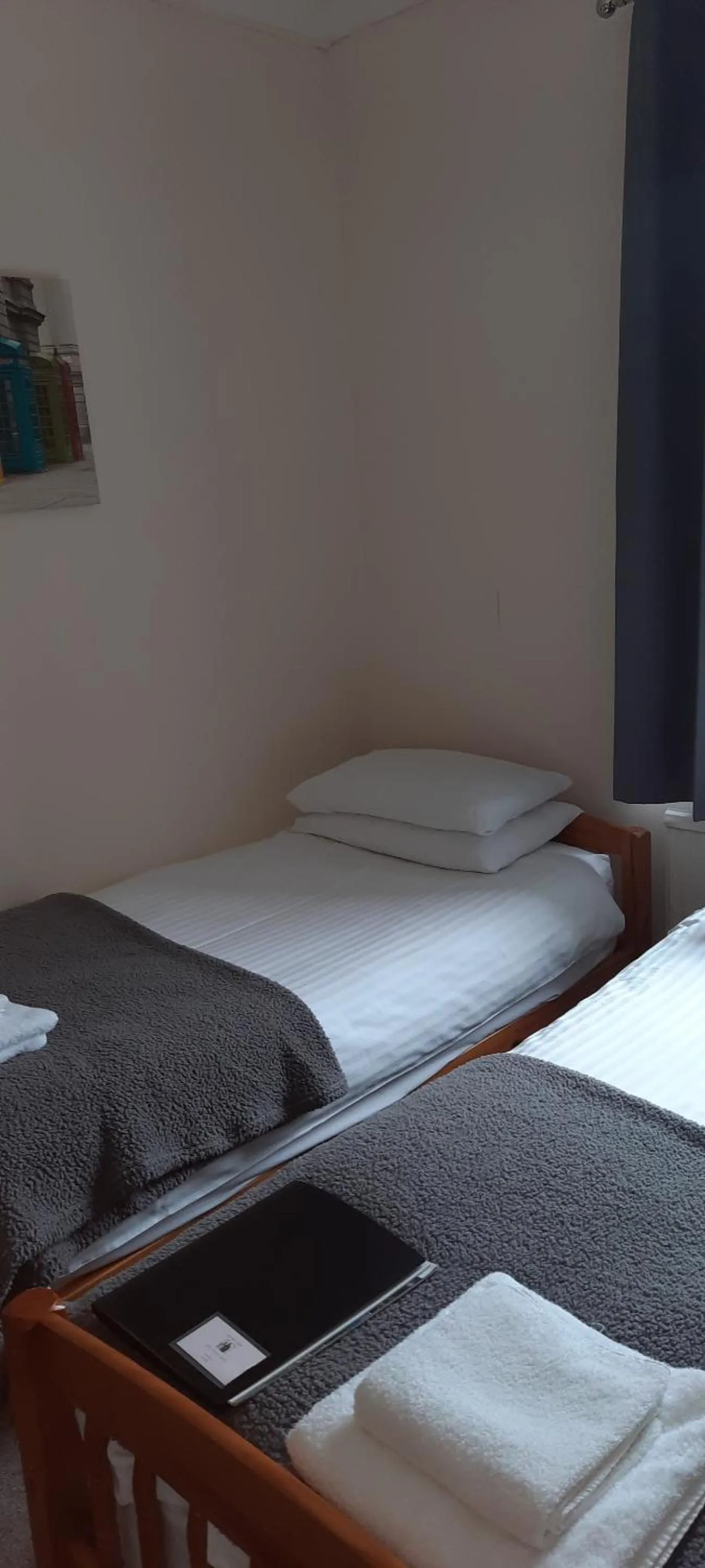 Twin Room with Private Bathroom in Arncliffe Arms