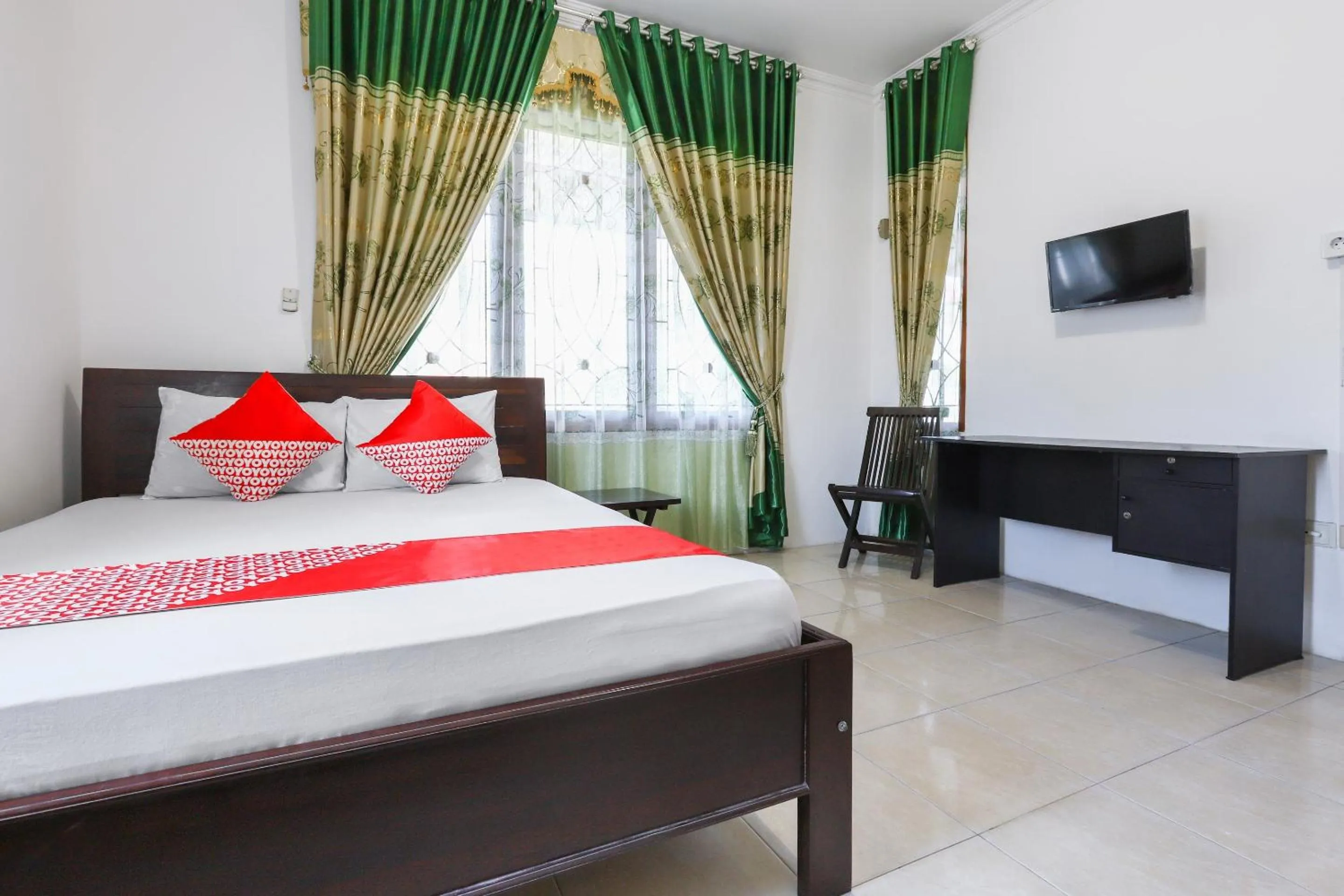 Standard Double Room in Hotel O Bukit Somber Residence Syariah