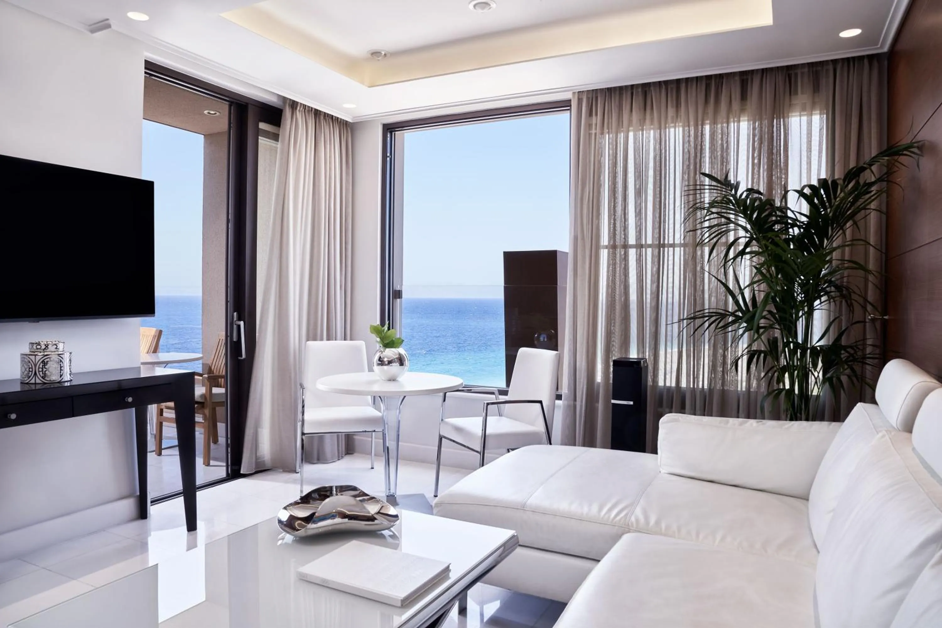 The Penthouse Suite in Bellevue On The Beach Suites