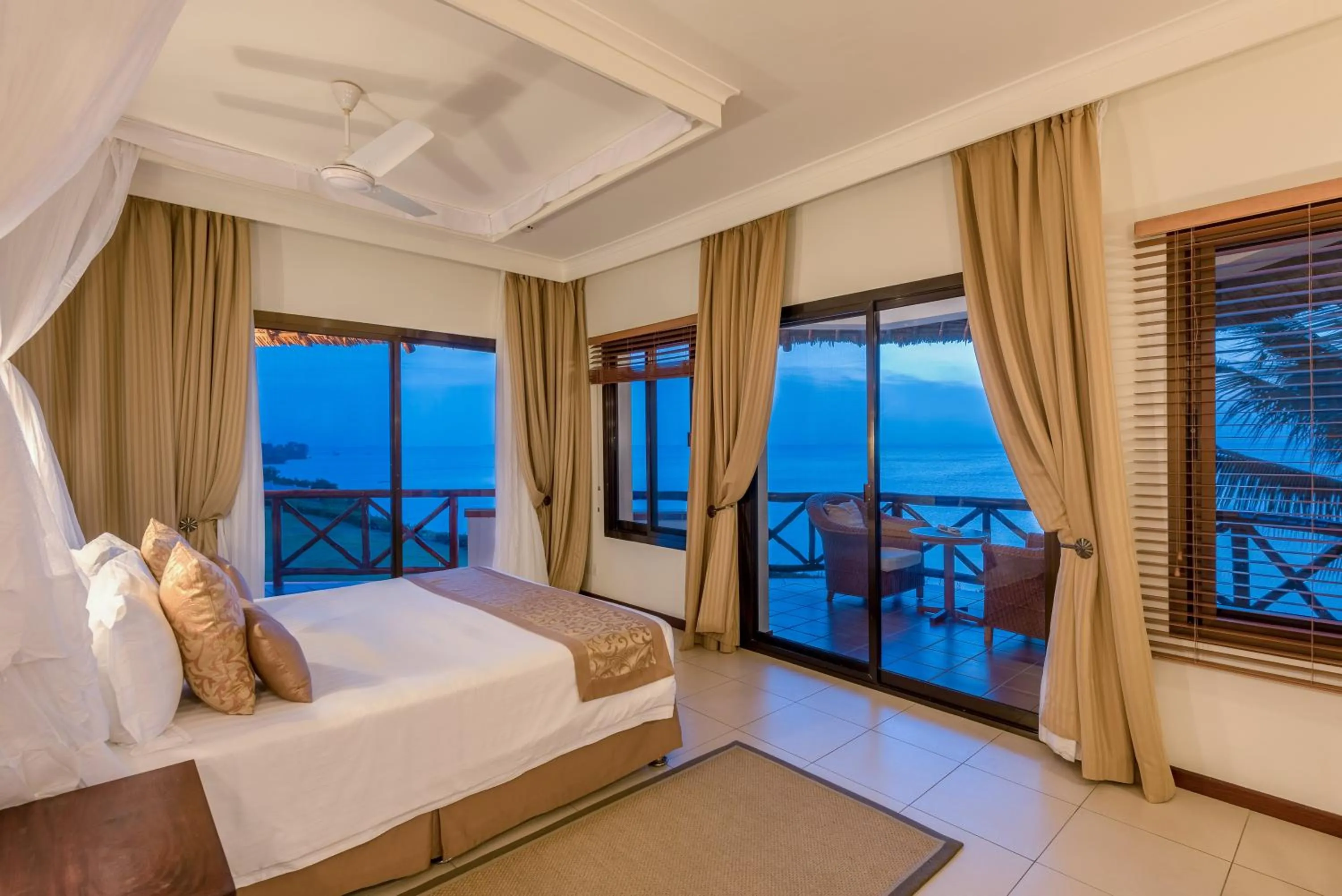 Deluxe King Room in Sea Cliff Resort & Spa