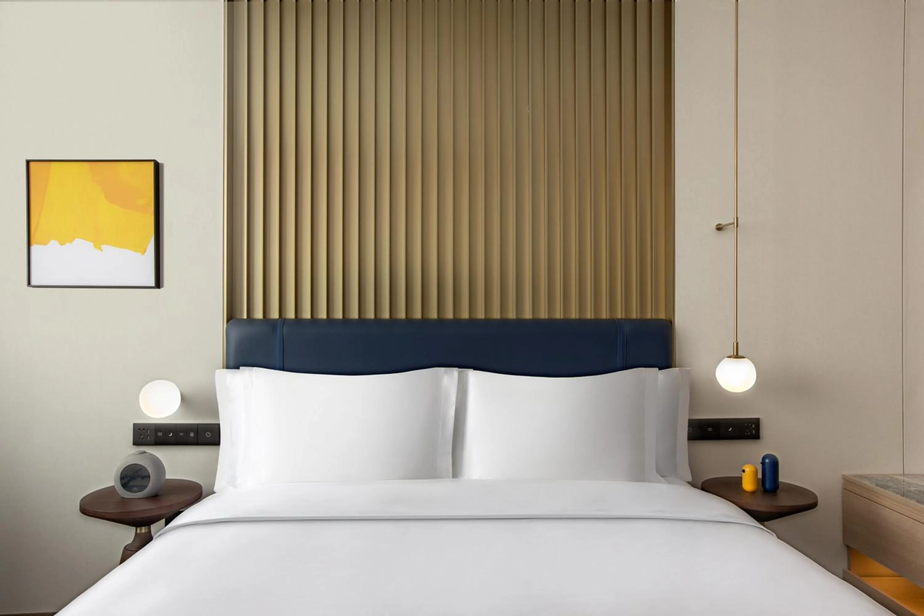 Standard King Room with Lounge Access in voco Wuhan Xinhua by IHG