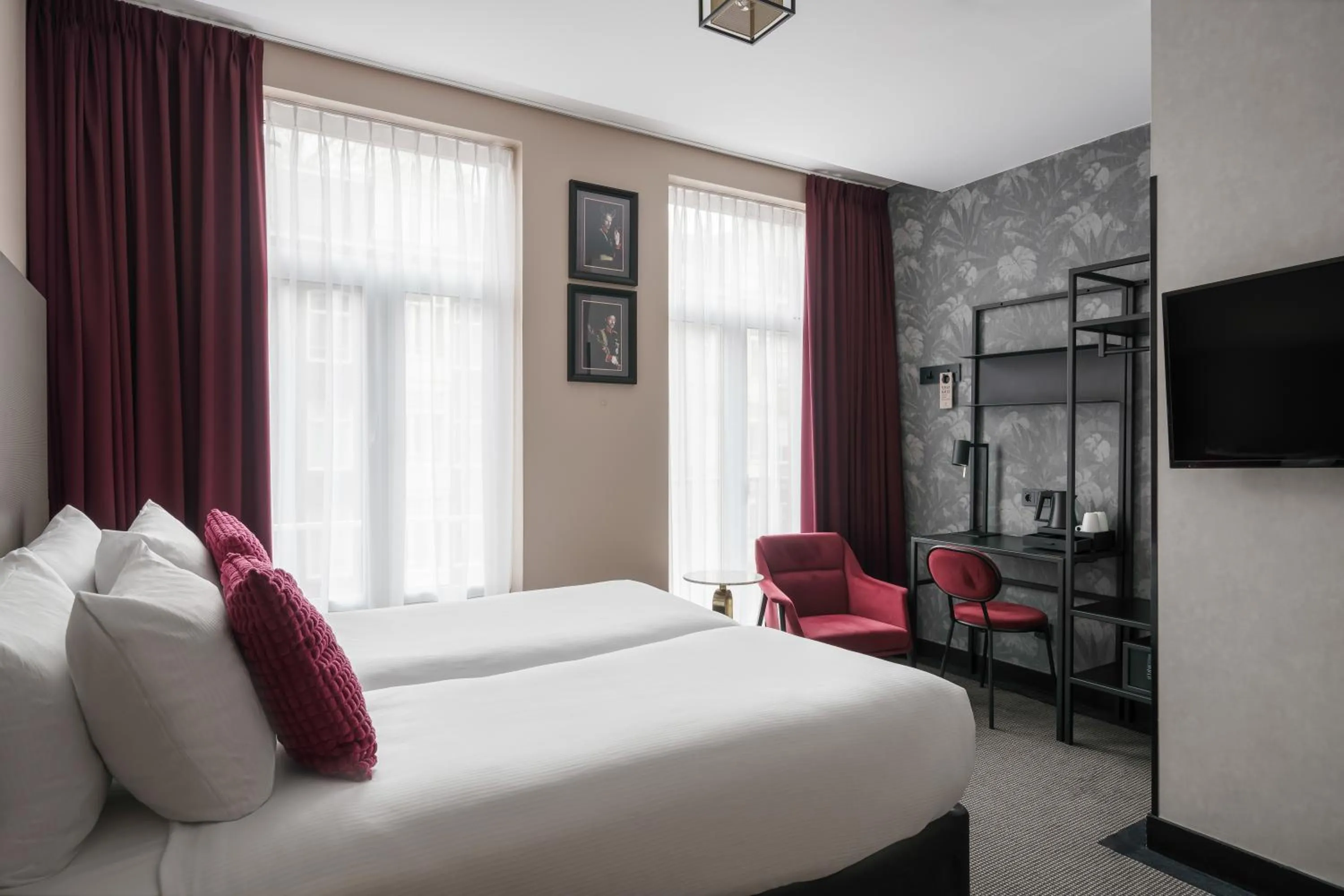 Deluxe Twin Room in Krisotel