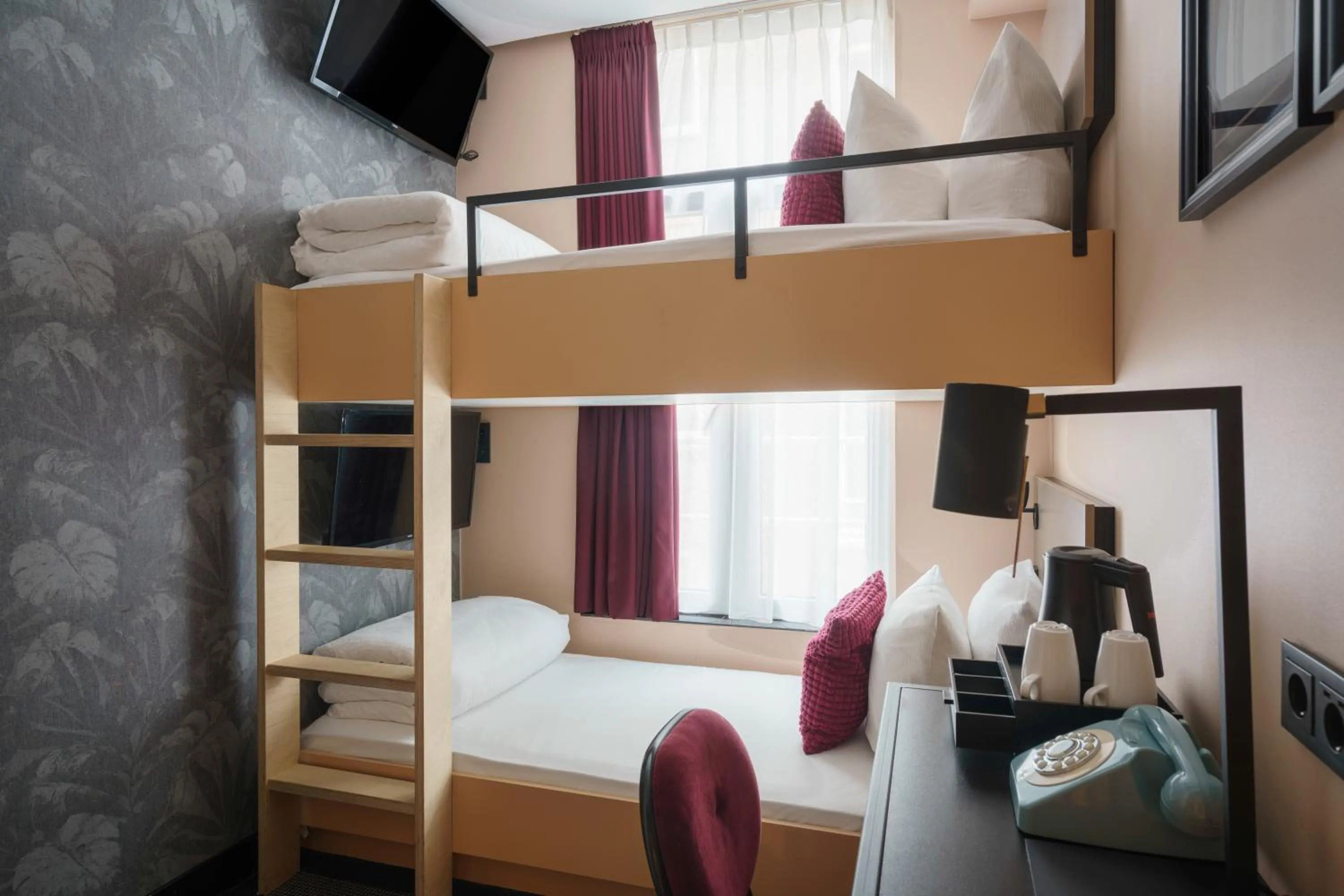 Small Twin Room with Bunk Bed in Krisotel